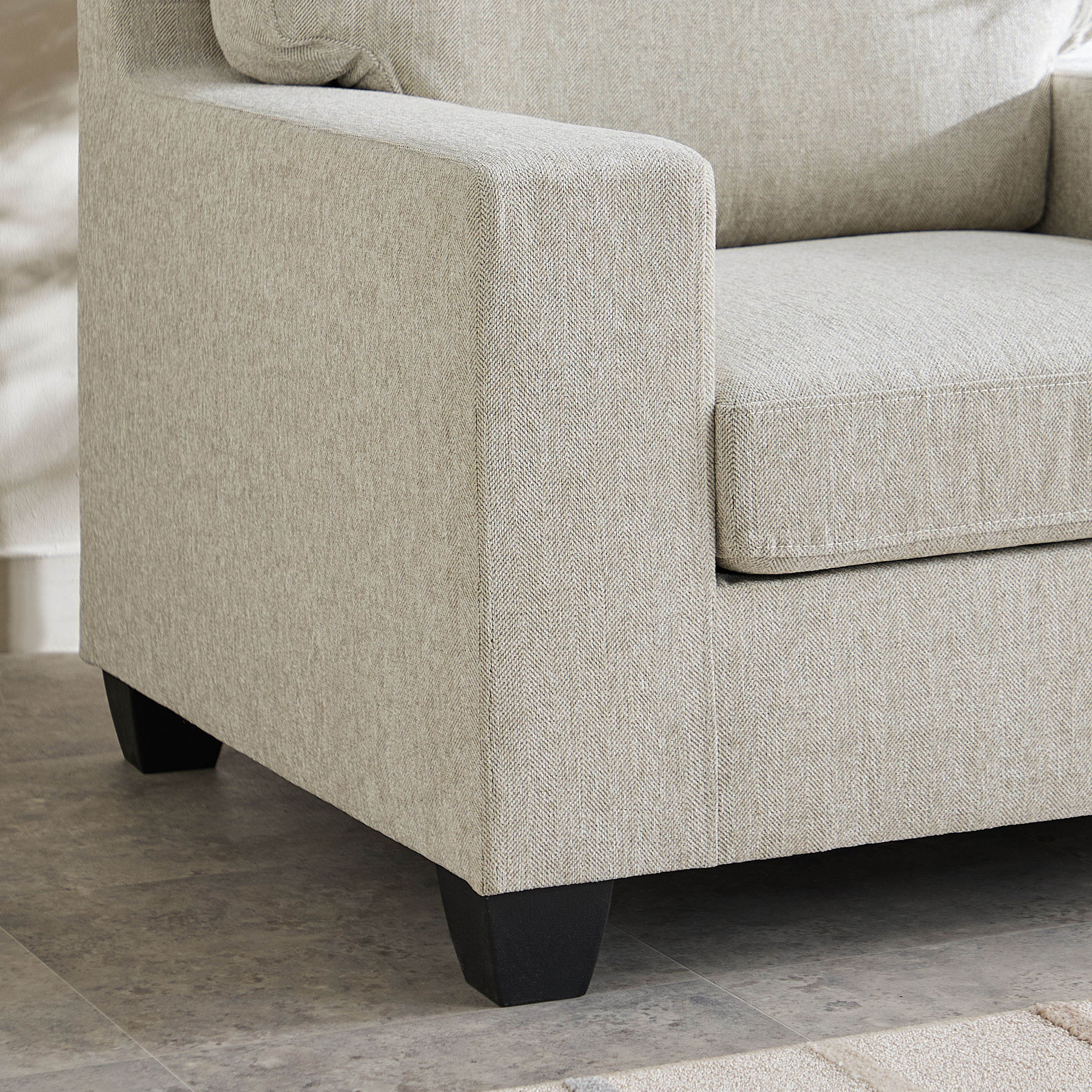 كرسي قماش بمساند ذراعين من سيمبسون-hbxlivingroom-sofasandarmchairs-sofas-image-7