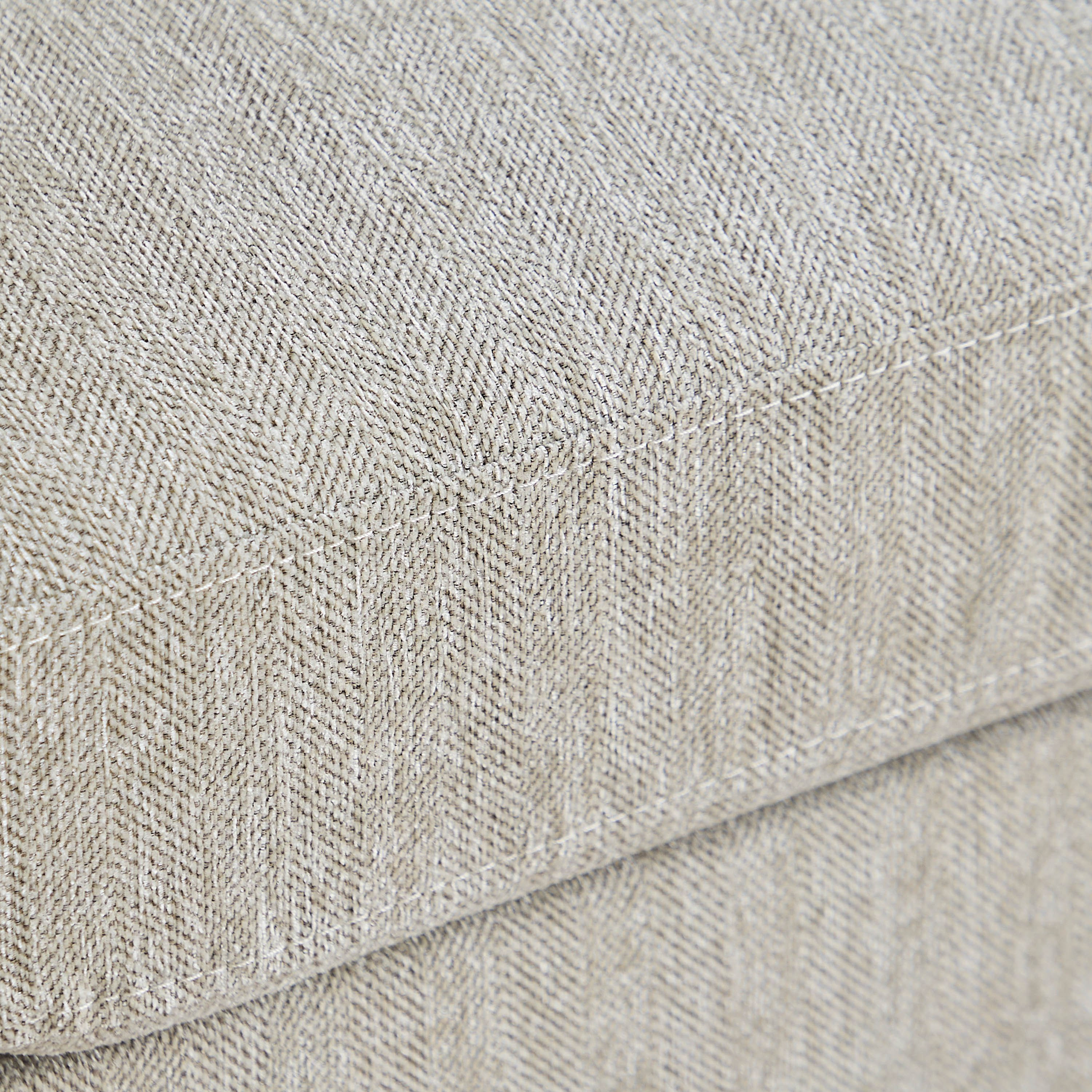 كرسي قماش بمساند ذراعين من سيمبسون-hbxlivingroom-sofasandarmchairs-sofas-image-9