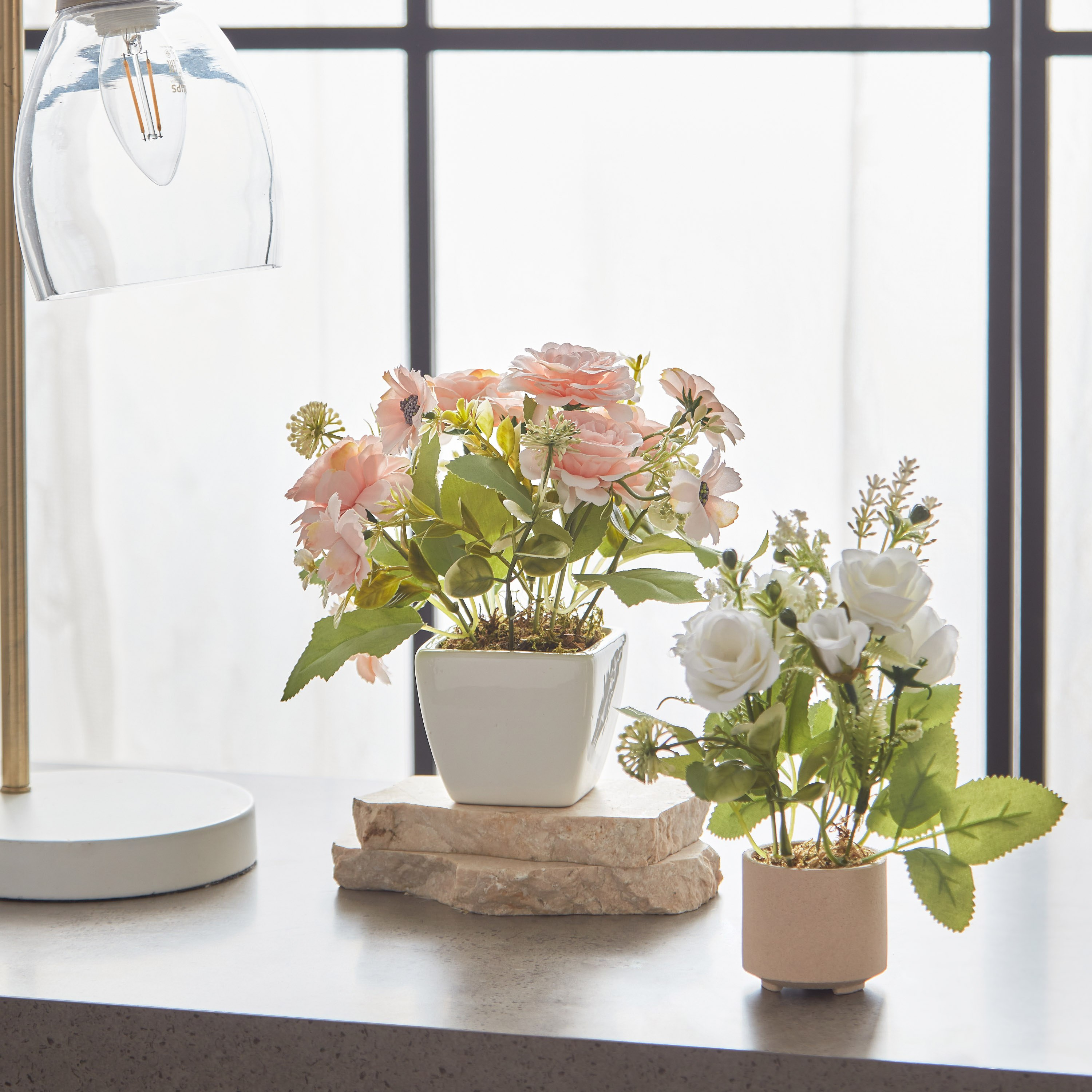 أزهار الأقحوان والورد مع أوراق شجر داخل إناء زرع سيراميك من أليسا - 18 سم-hbxdecorandfurnishings-homeaccessories-artificialflowersandplants-image-4