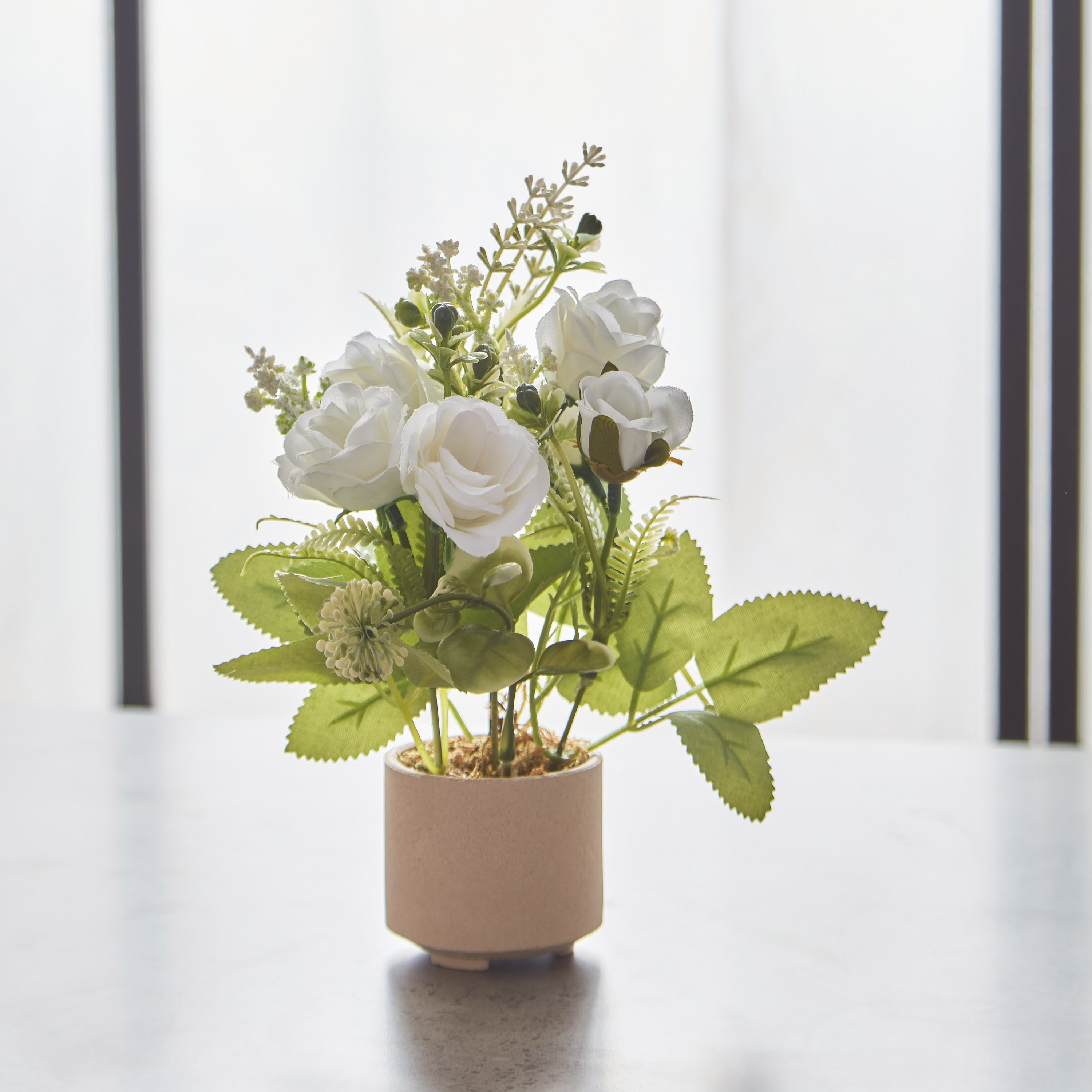 أزهار وبراعم مع أوراق شجر داخل إناء زرع تراكوتا من أليسا - 17 سم-hbxdecorandfurnishings-homeaccessories-artificialflowersandplants-image-1