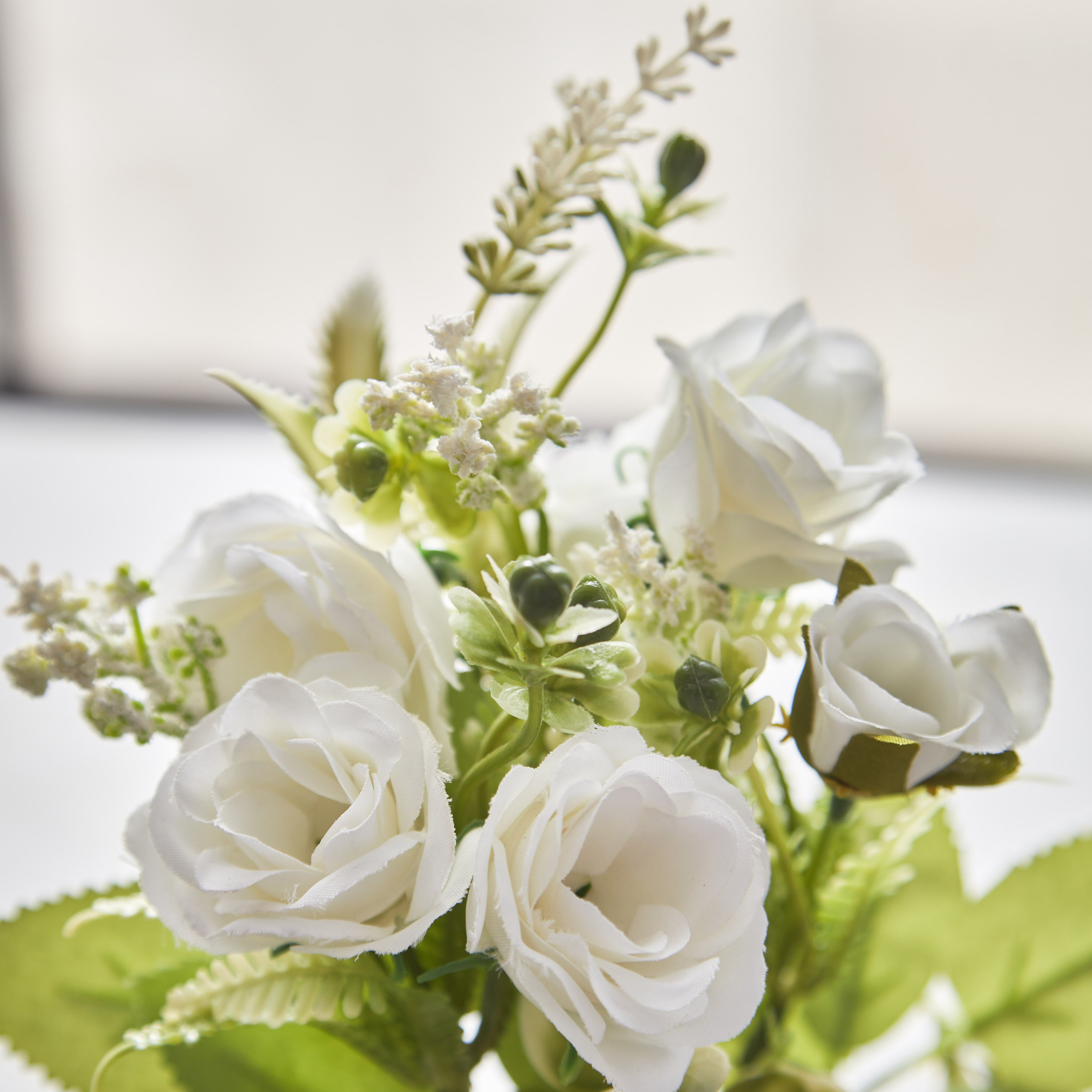 أزهار وبراعم مع أوراق شجر داخل إناء زرع تراكوتا من أليسا - 17 سم-hbxdecorandfurnishings-homeaccessories-artificialflowersandplants-image-2