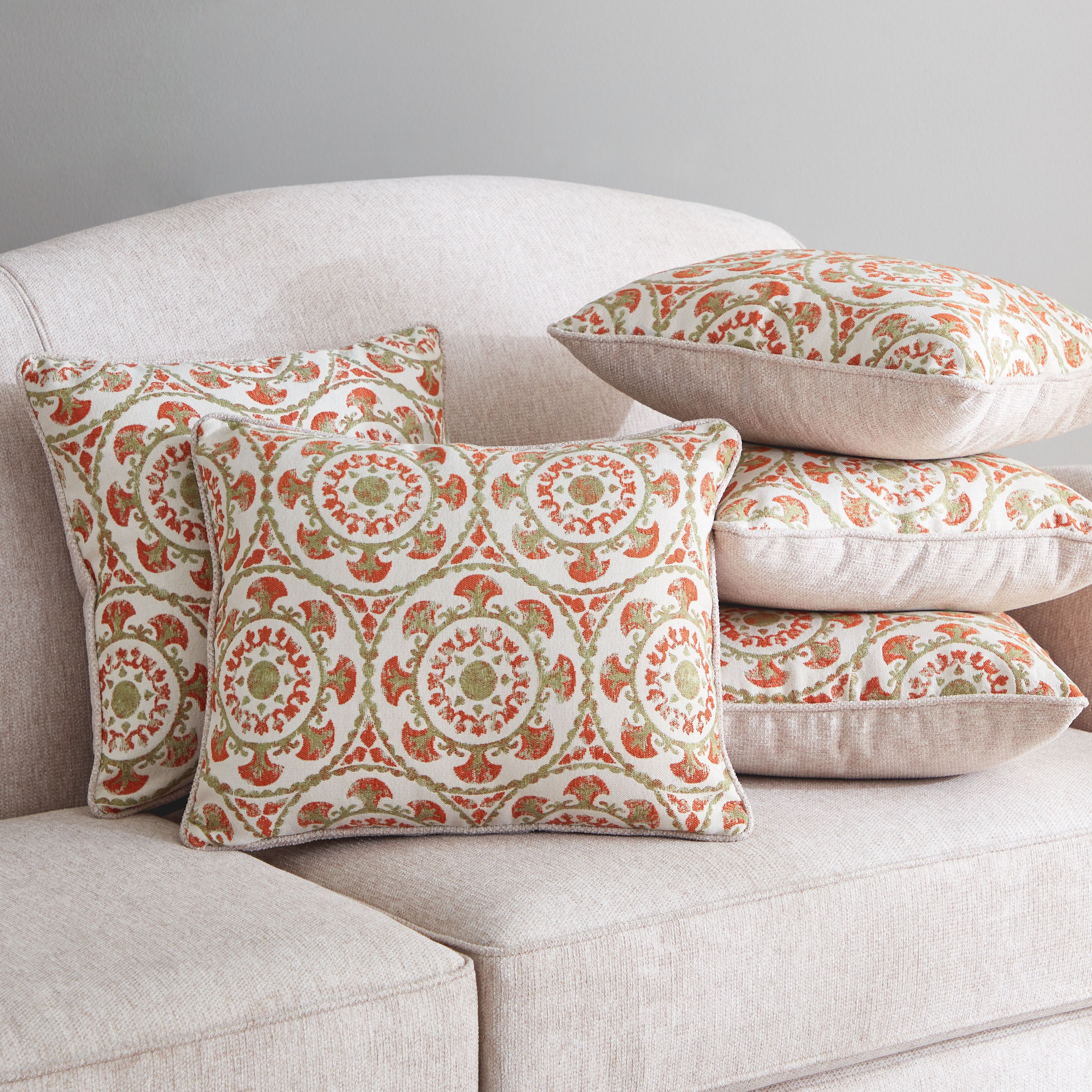 كنبة قماش 3 مقاعد مع 5 وسائد من بيتسبرغ-hbxlivingroom-sofasandarmchairs-sofas-image-3