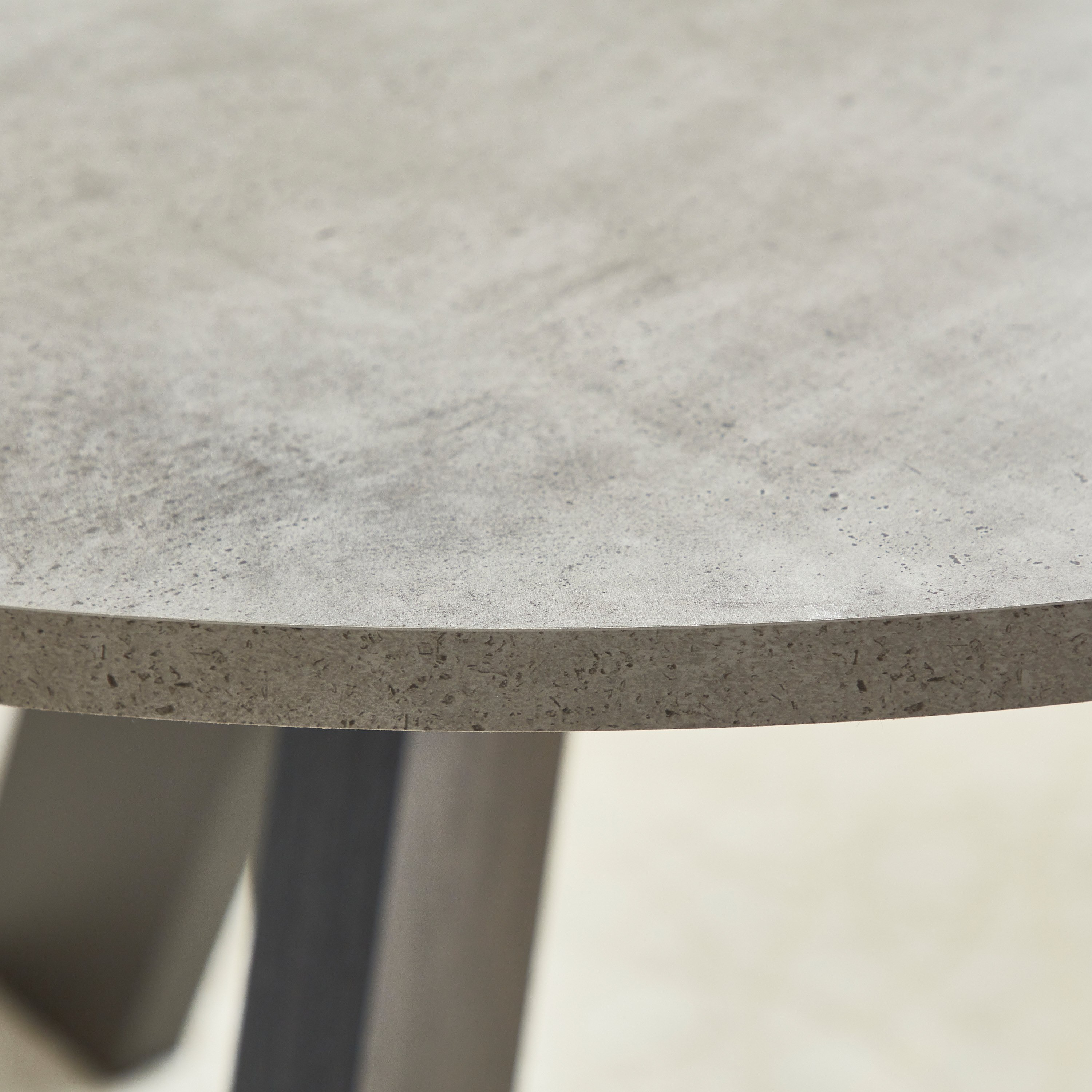 طاولة سفرة مستديرة لـ4 مقاعد من كامبريدج-hbxfurniture-diningtablesandsets-diningtables-fourseater-image-6