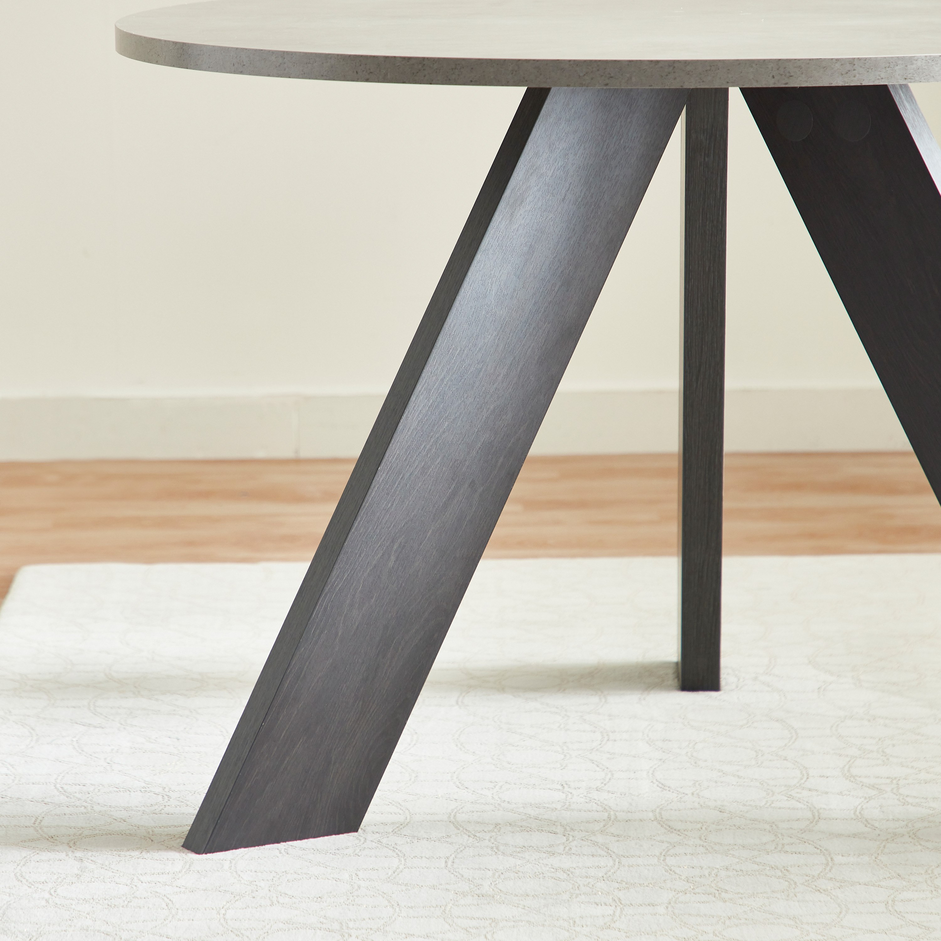 طاولة سفرة مستديرة لـ4 مقاعد من كامبريدج-hbxfurniture-diningtablesandsets-diningtables-fourseater-image-7