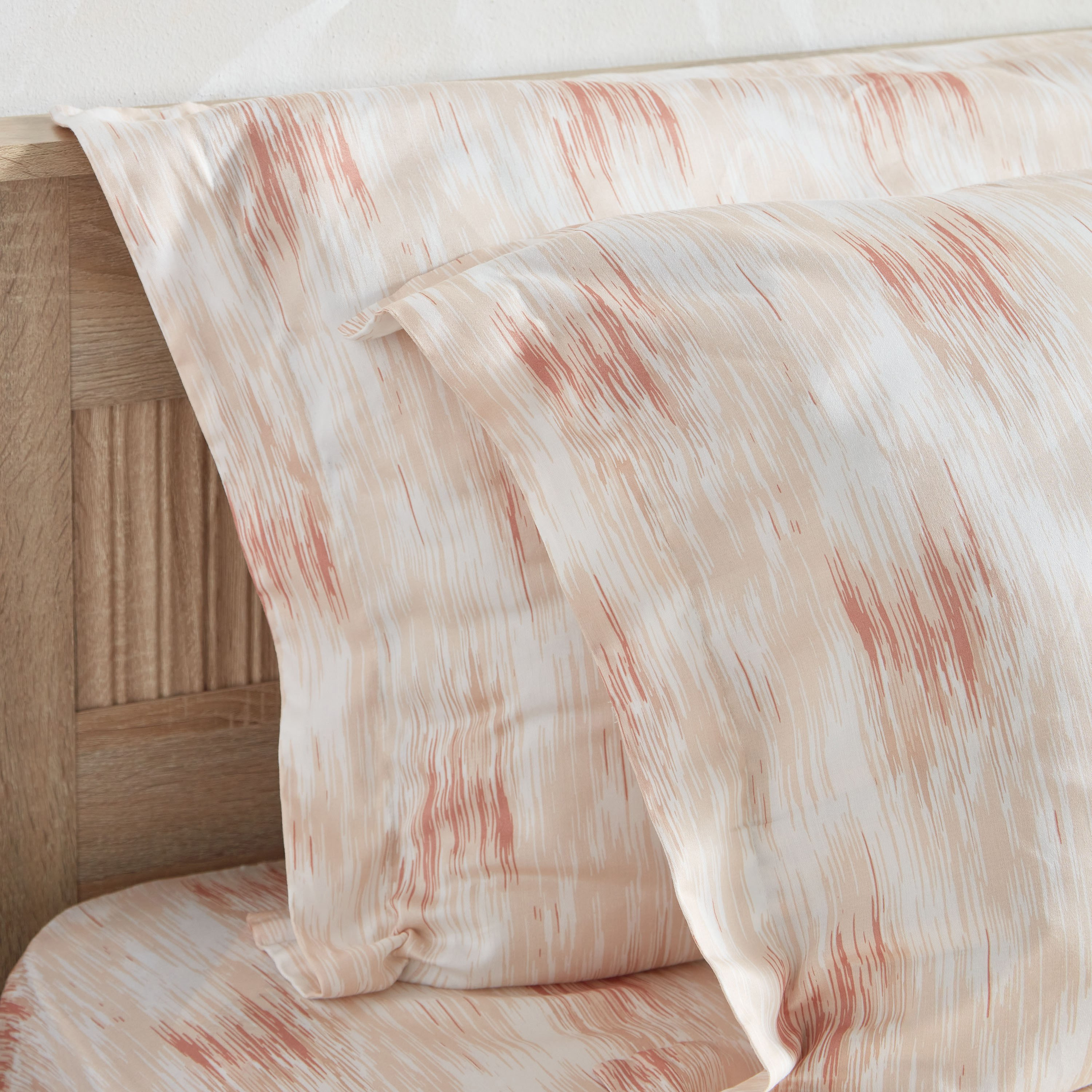 طقم كيس وسادة قطن قطعتين بطبعات من هاوستون تريليوم - 50 × 75 + 5 سم-hbxhomeware-hbxbedroom-image-3