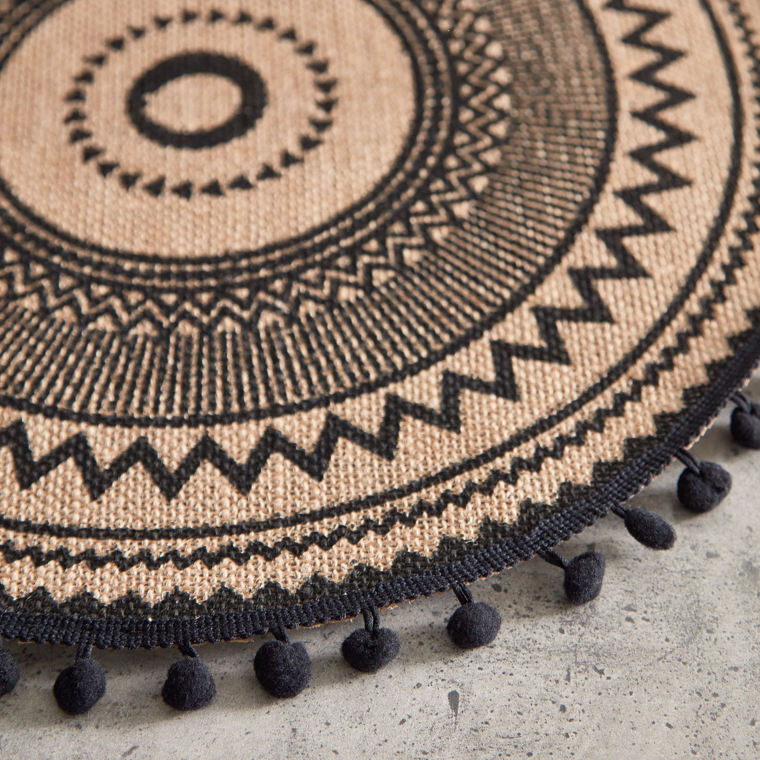 مفرش طاولة جوت من فيليب تانترا- 38x38 سم-hbxdecorandfurnishings-homefurnishings-tablelinens-image-3