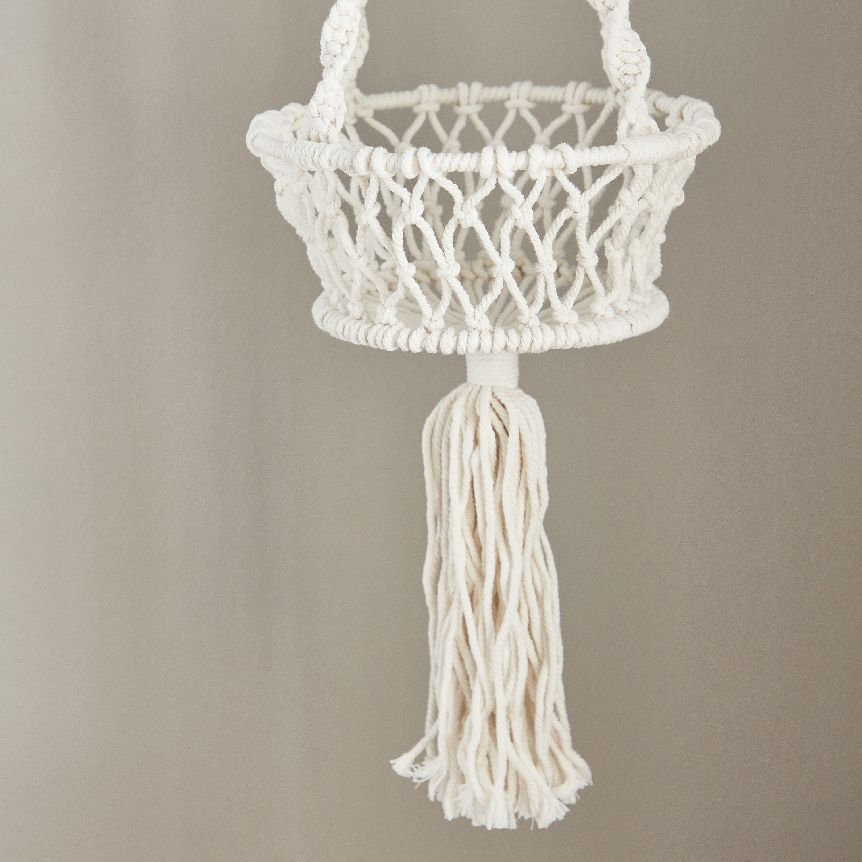 إناء زرع حديقة مكرمية معلّق من تيرا - 22x70 سم-hbxhomeware-hbxdecorandfurnishings-image-4