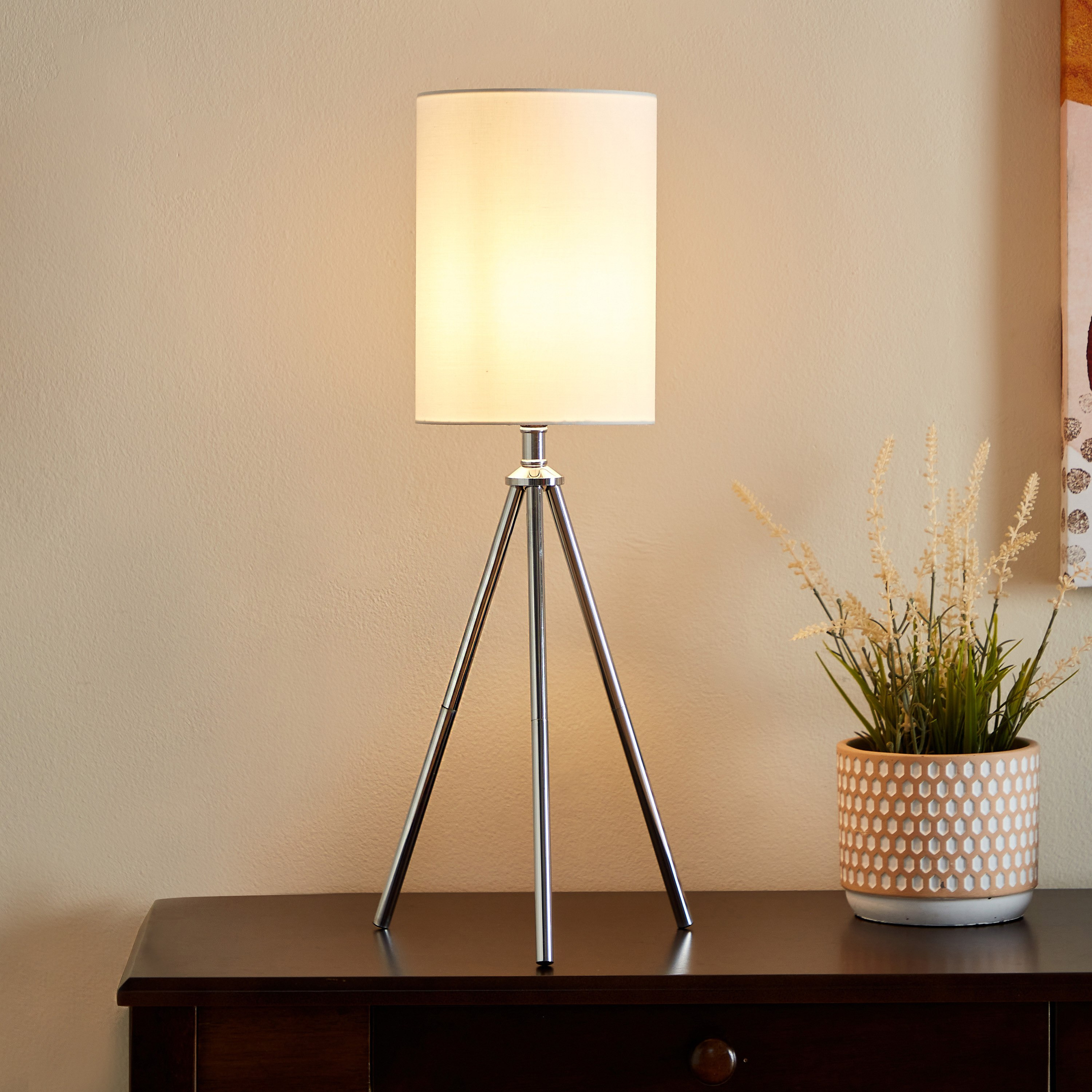 مصباح حامل ثلاثي معدن من برلين - 22x22x56 سم-hbxlivingroom-lighting-tablelamps-image-2