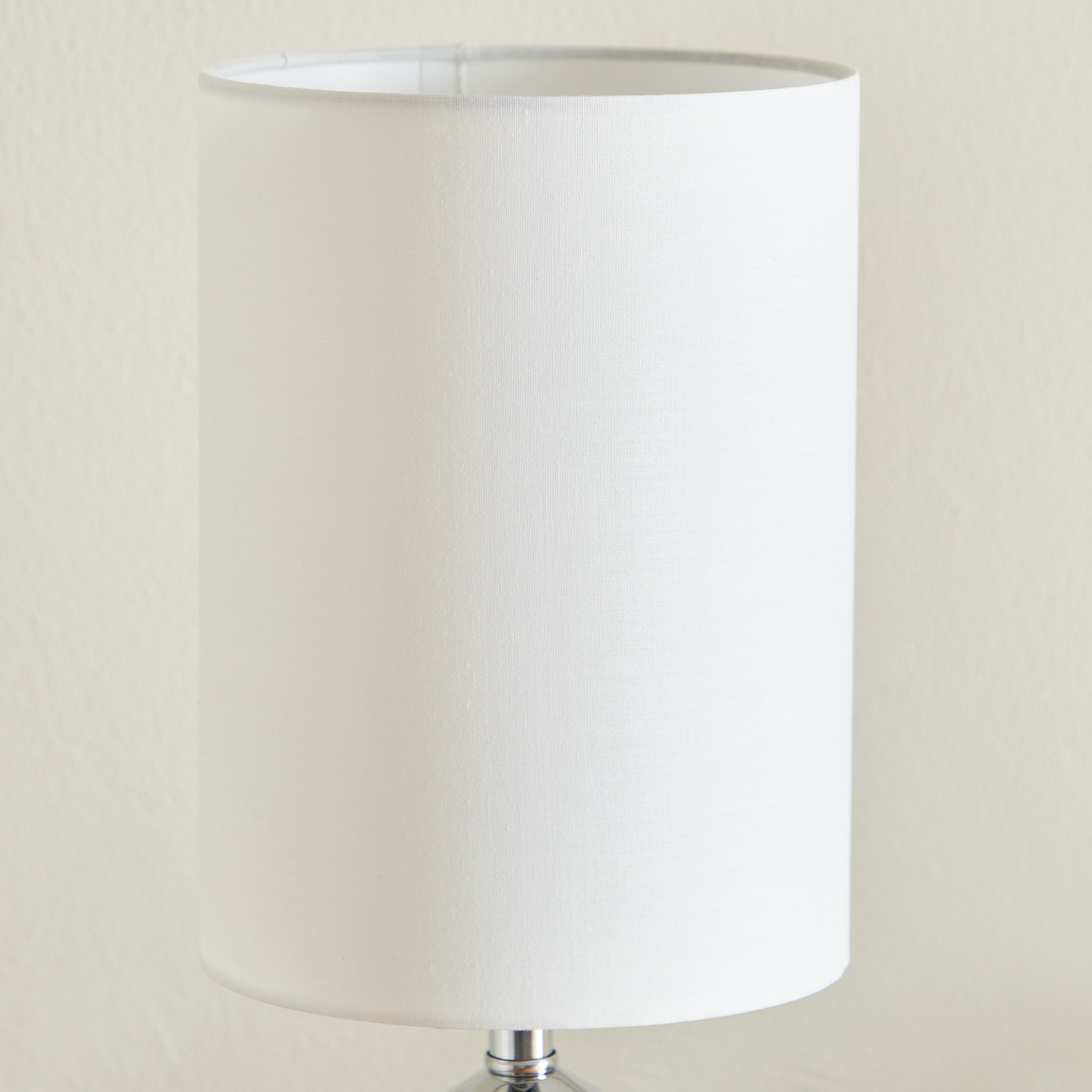 مصباح حامل ثلاثي معدن من برلين - 22x22x56 سم-hbxlivingroom-lighting-tablelamps-image-3
