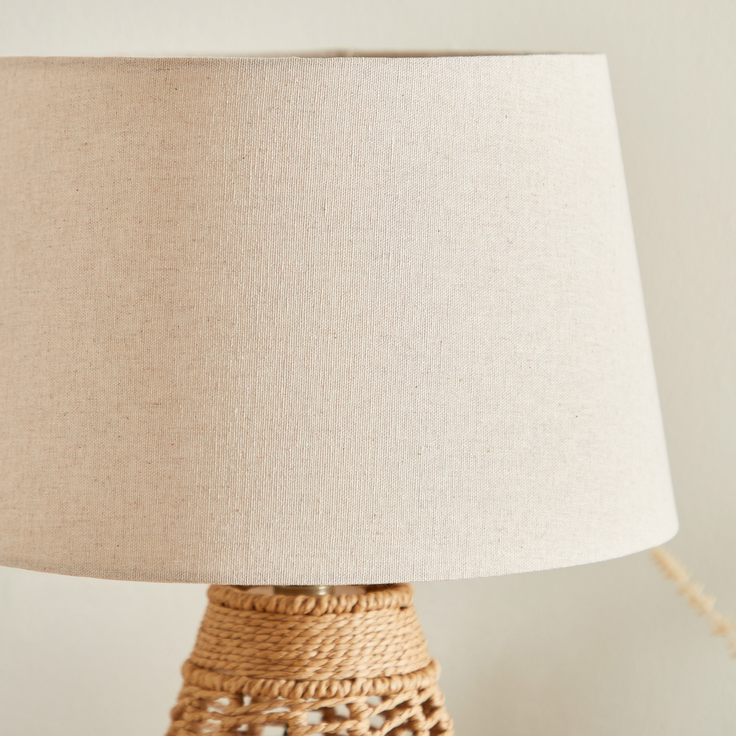 مصباح طاولة من الروطان الطبيعي من برلين - 32x32x53 سم-hbxlivingroom-lighting-tablelamps-image-3