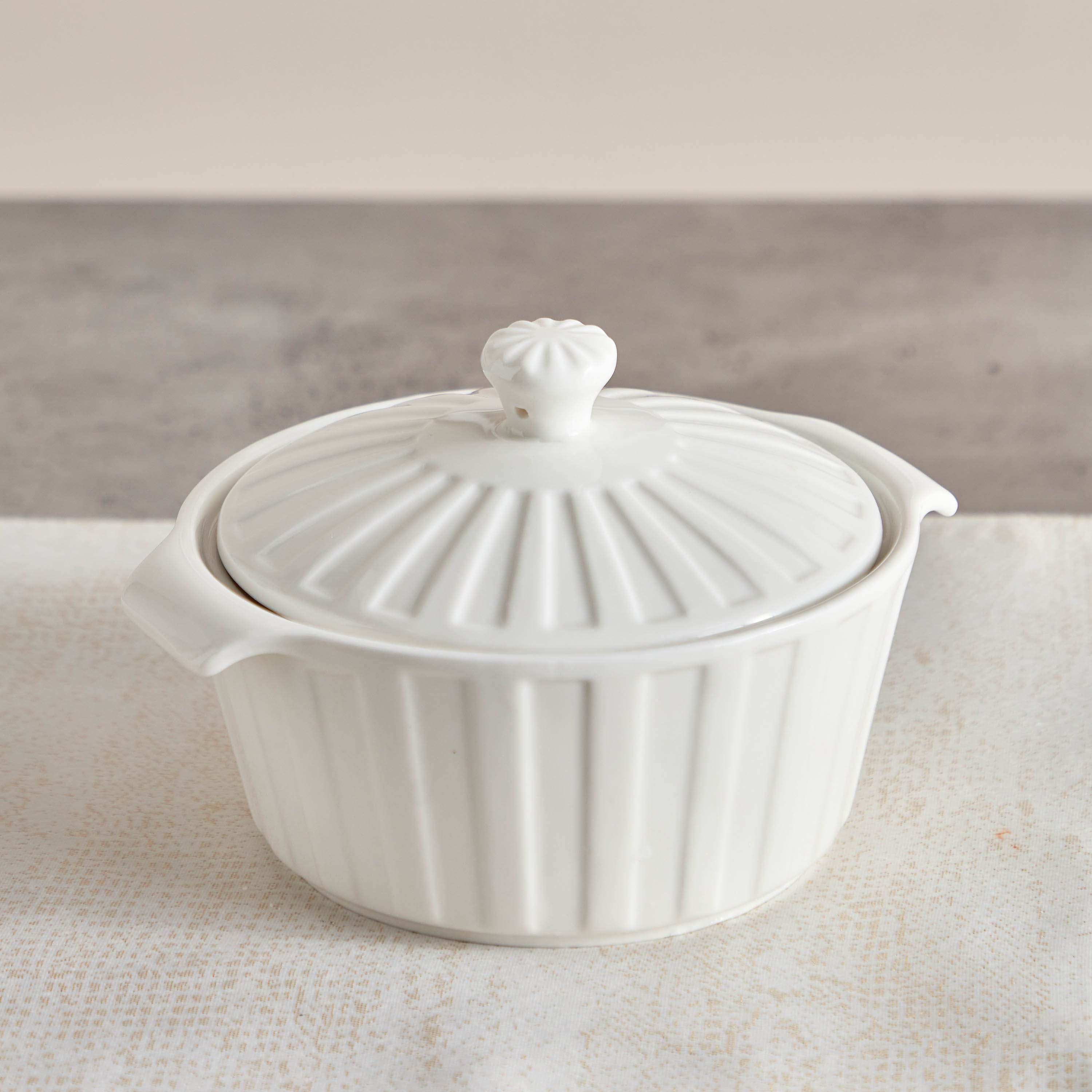 Supreme Round Food Warmer - 19 cm-hbxdecorandfurnishings-tabletop-serveware-image-2