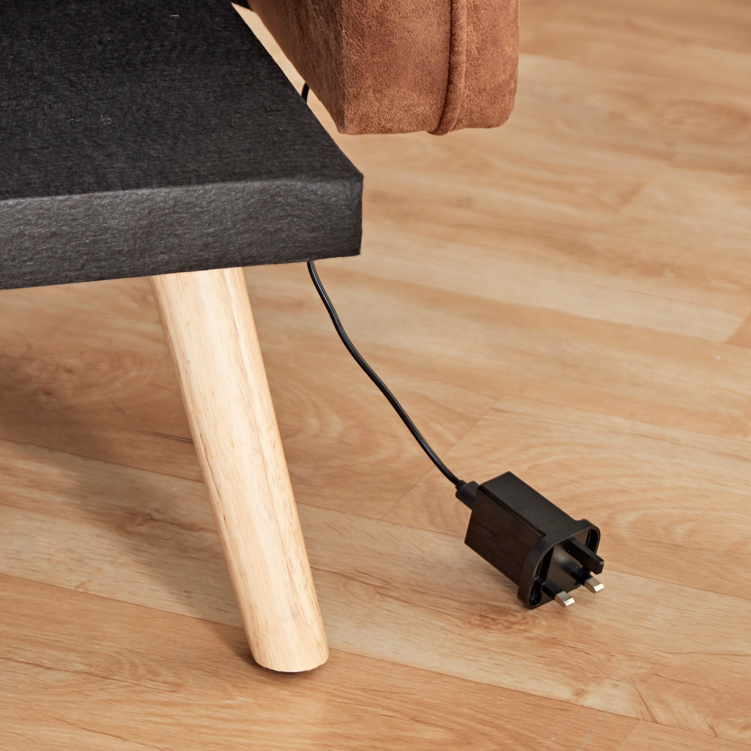 كنبة سرير جلد صناعي 3 مقاعد مع حامل أكواب منسدل وشاحن يو إس بي من دالتون-hbxfurniture-sofasandarmchairs-sofabeds-image-12