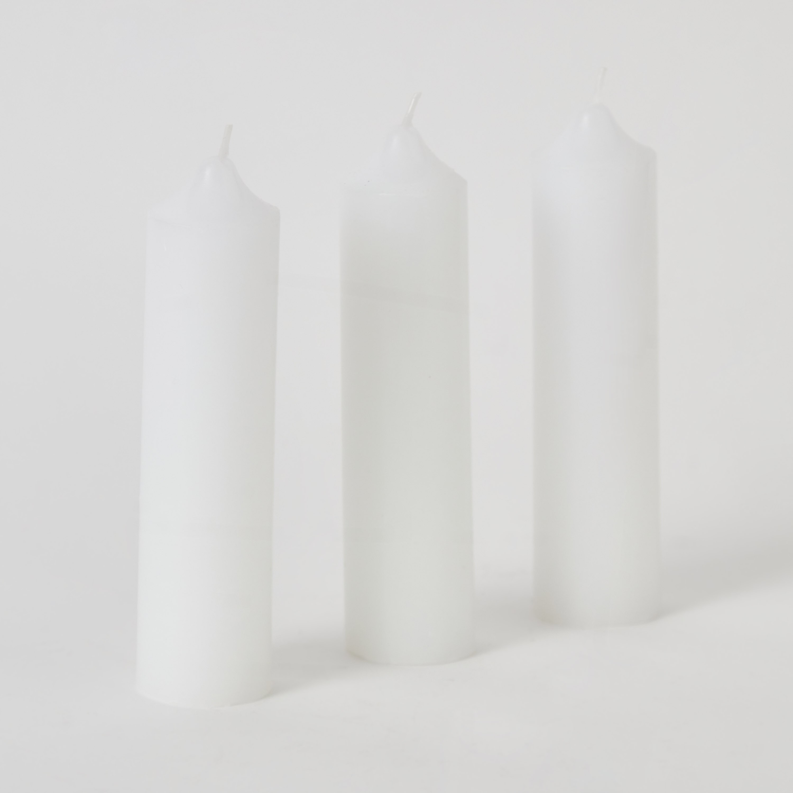 طقم شموع عموديّة 3 قطع من ميا - 4x15 سم-hbxhomeware-hbxdecorandfurnishings-image-5