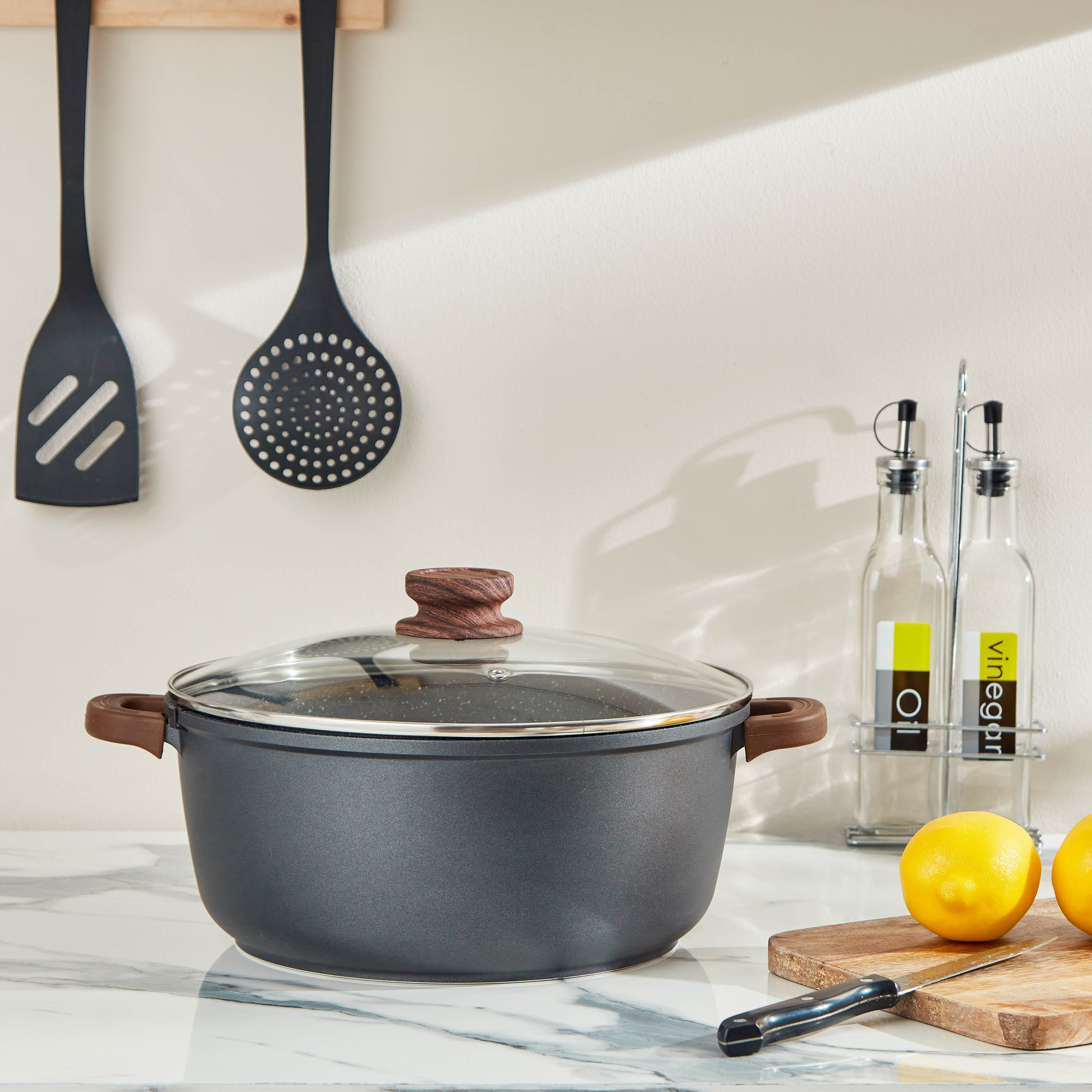 كسرولة بقاعدة حديد زهر من لا كوزينا - 6 لتر-hbxhomeware-hbxkitchen-image-1