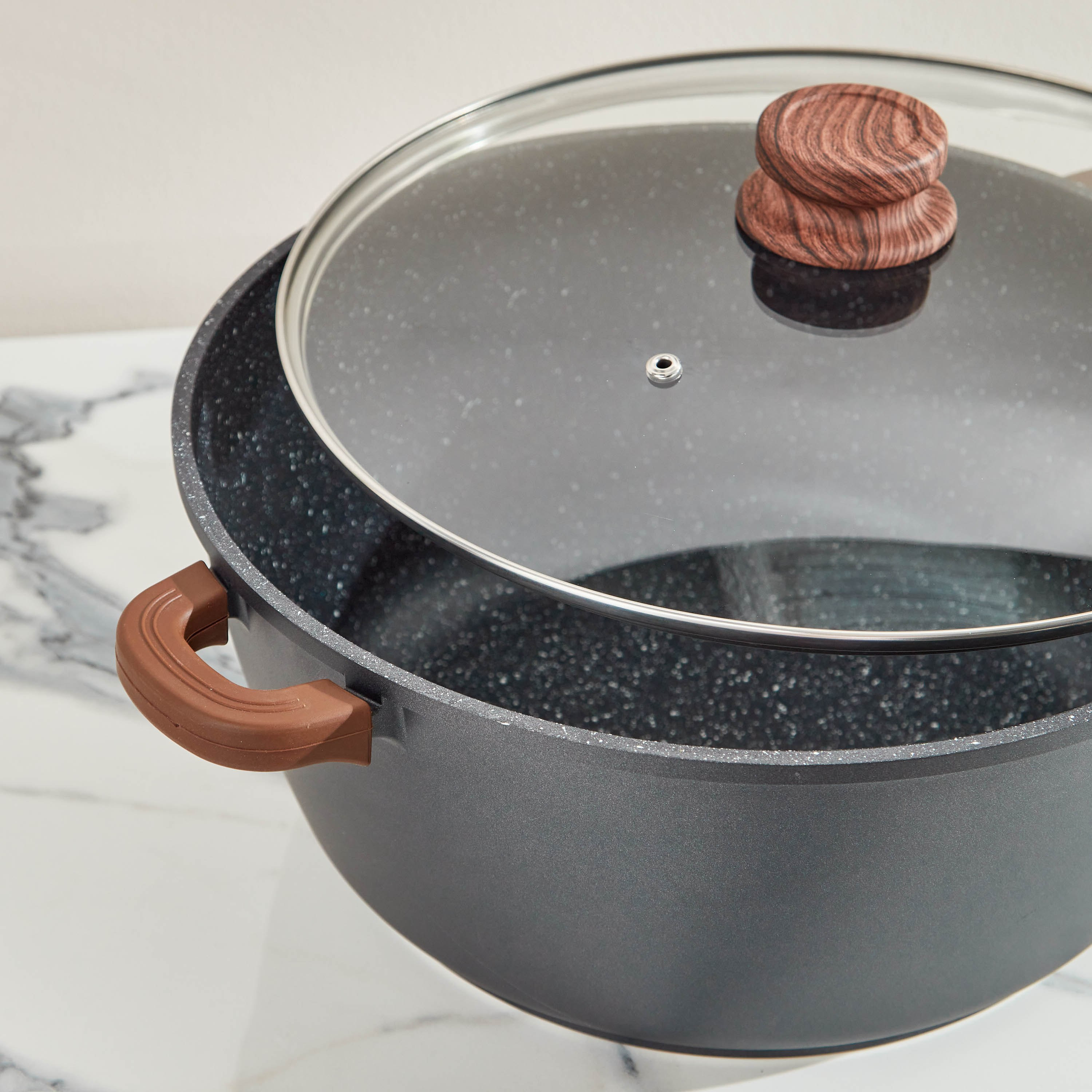 كسرولة بقاعدة حديد زهر من لا كوزينا - 9 لتر-hbxhomeware-hbxkitchen-image-5