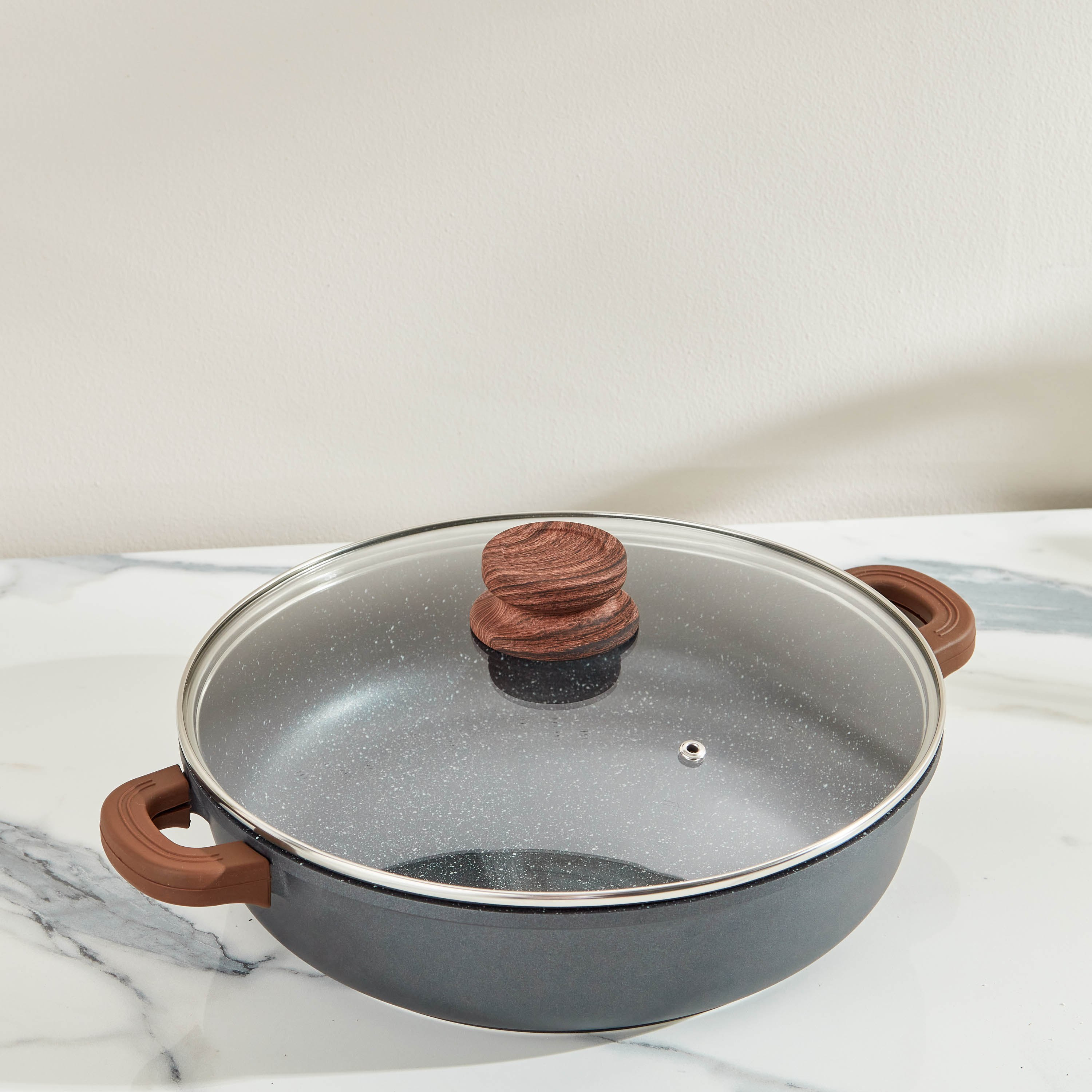 وعاء مسطح بقاعدة حديد زهر من لا كوزينا - 3.5 لتر-hbxhomeware-hbxkitchen-image-3