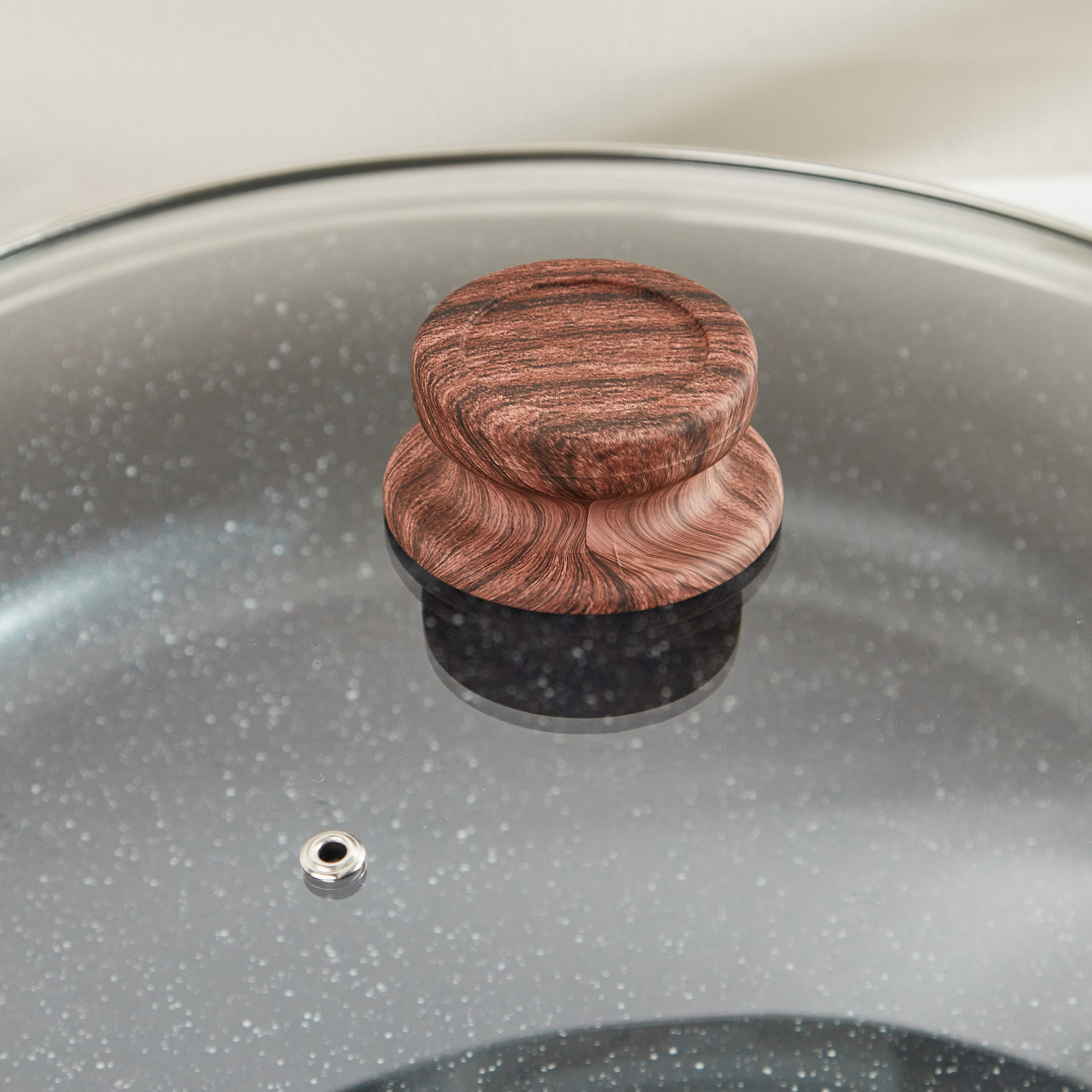 وعاء مسطح بقاعدة حديد زهر من لا كوزينا - 4.8 لتر-hbxhomeware-hbxkitchen-image-4