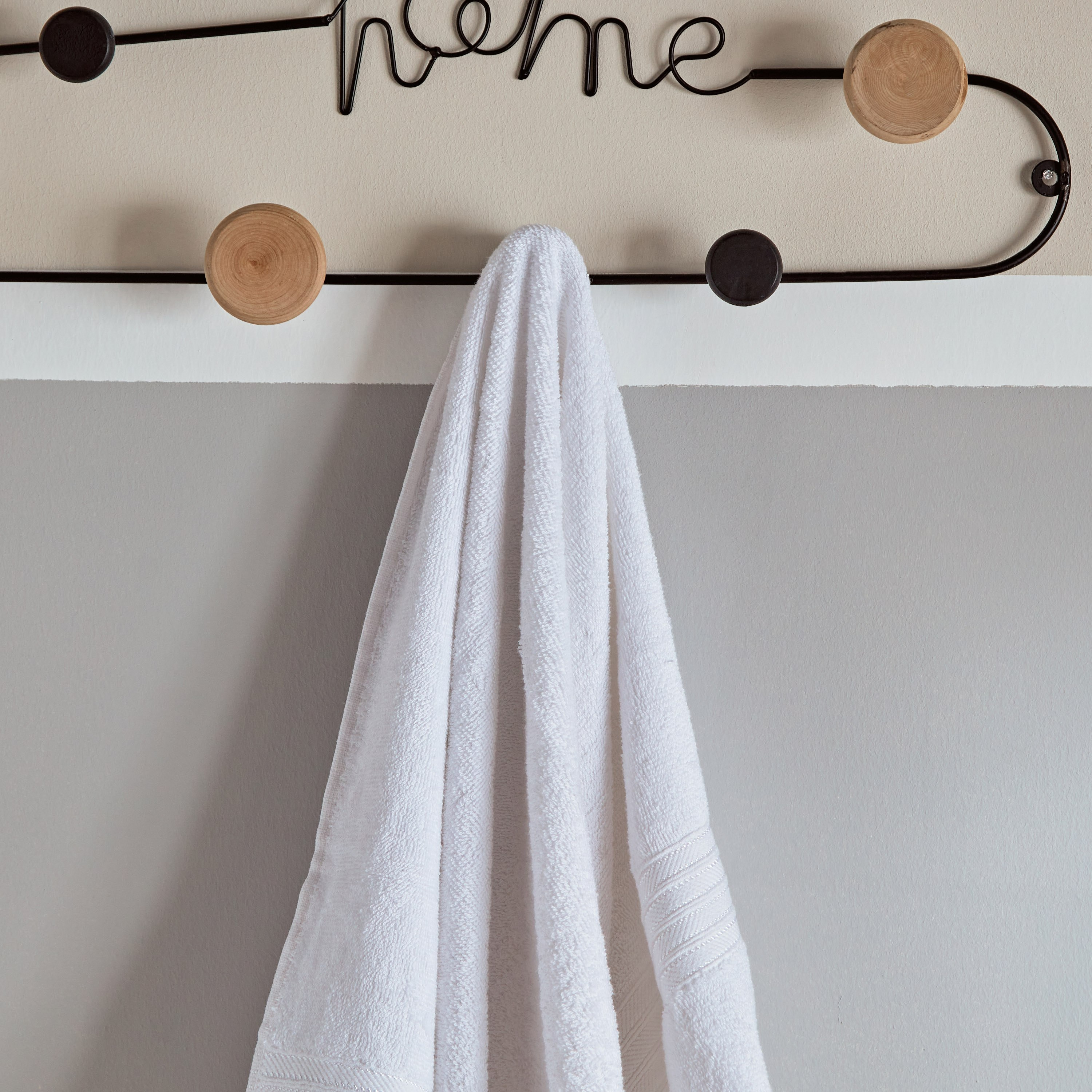 Essential Carded Hand Towel - 50x90 cm-hbxbathroom-bathroomtextiles-image-2