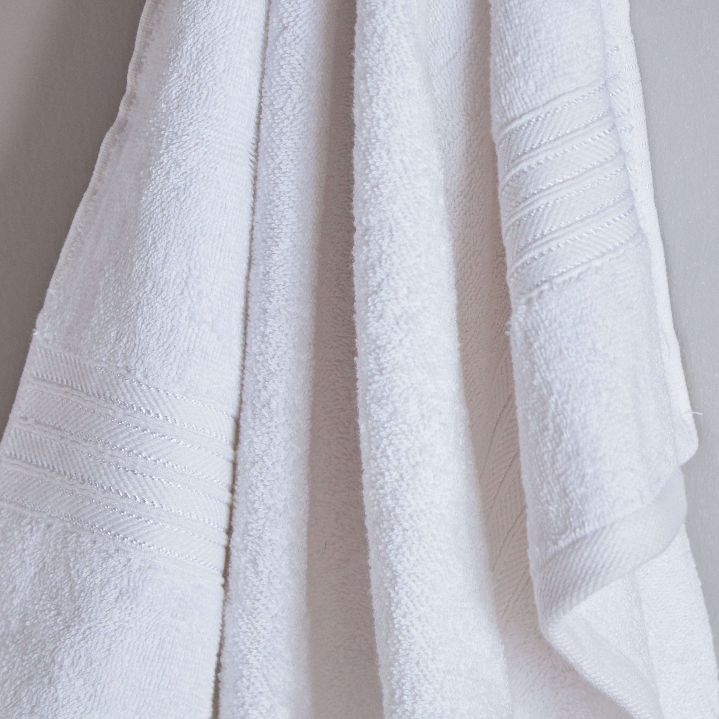 Essential Carded Hand Towel - 50x90 cm-hbxbathroom-bathroomtextiles-image-3