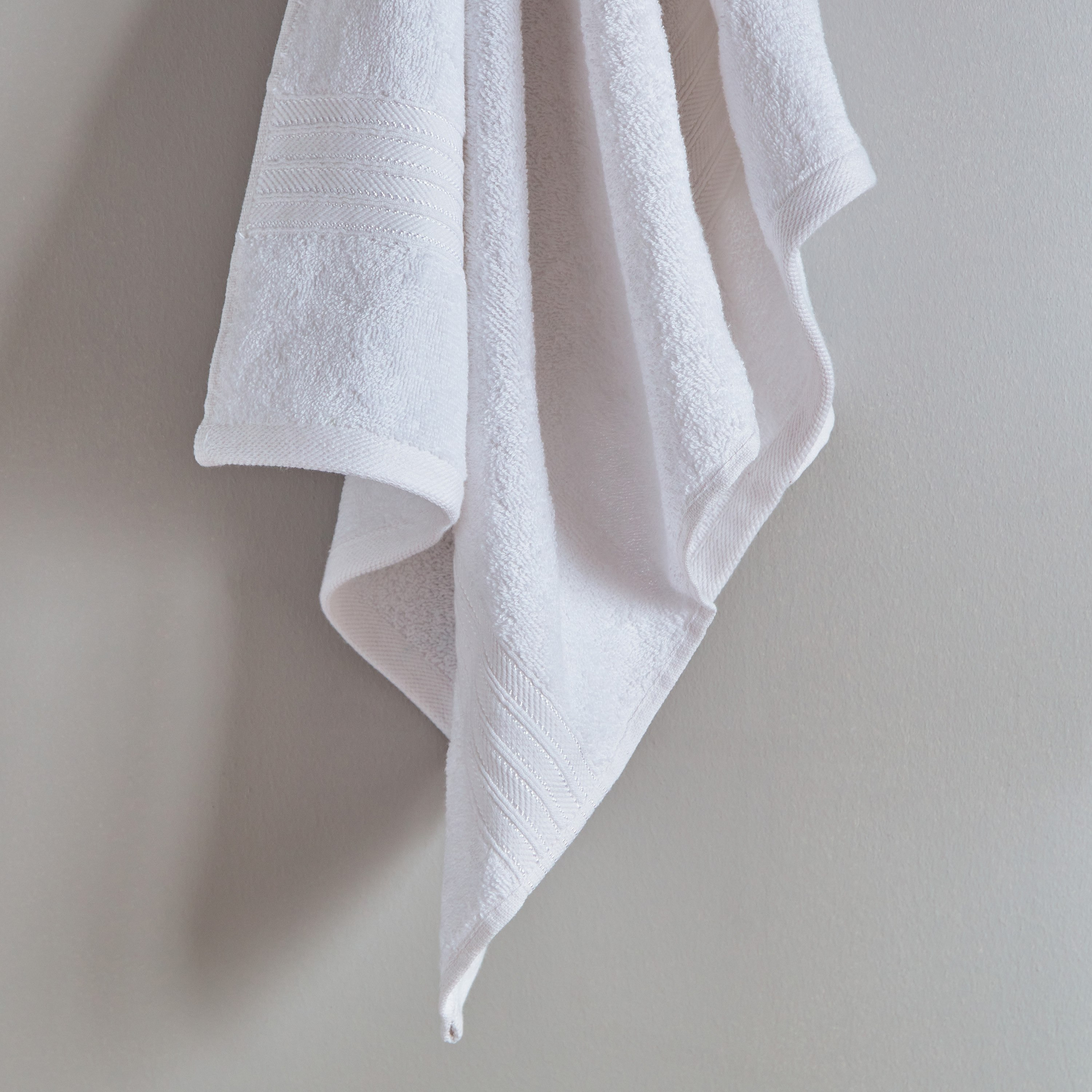 Essential Carded Hand Towel - 50x90 cm-hbxbathroom-bathroomtextiles-image-4