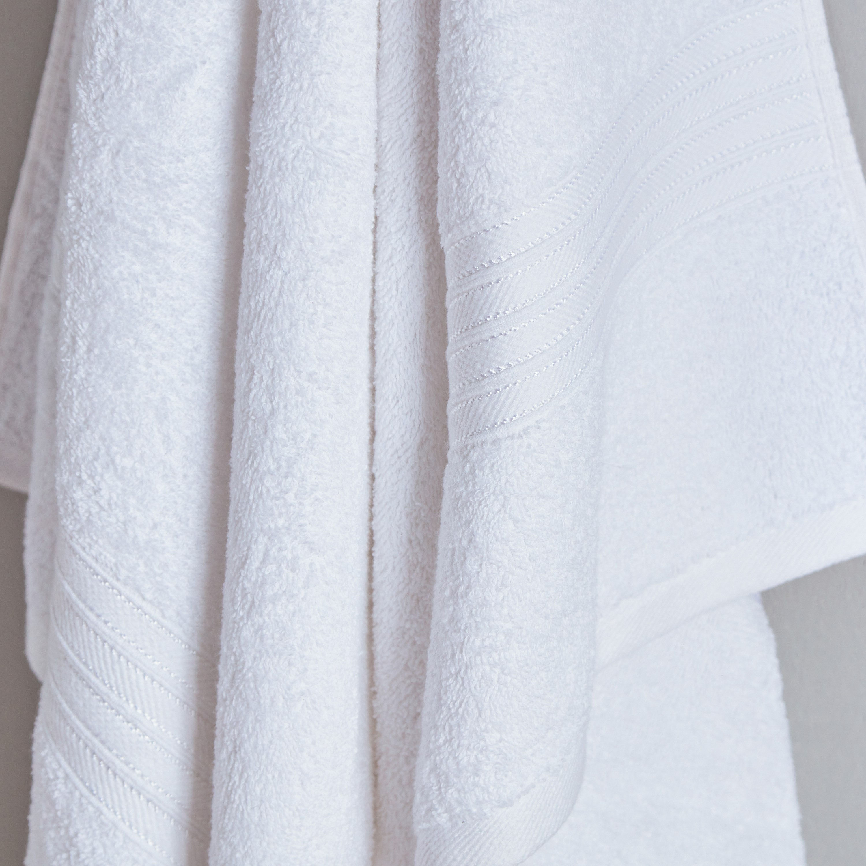 Essential Carded Bath Towel - 70x140 cm-hbxbathroom-bathroomtextiles-image-3