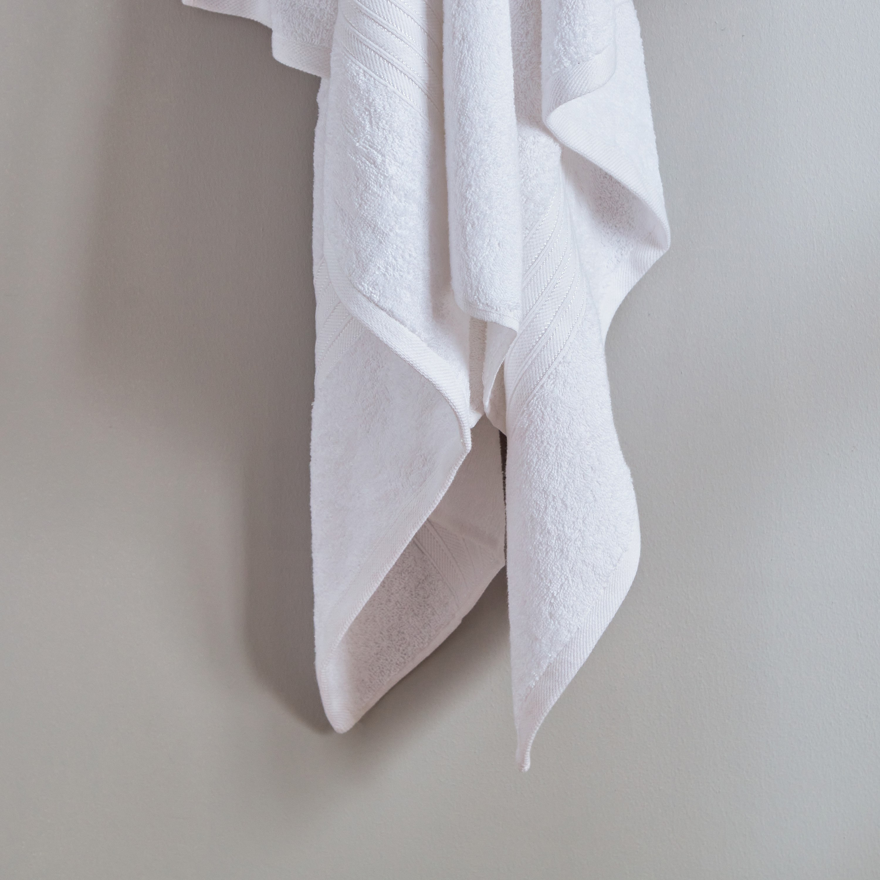 Essential Carded Bath Towel - 70x140 cm-hbxbathroom-bathroomtextiles-image-5