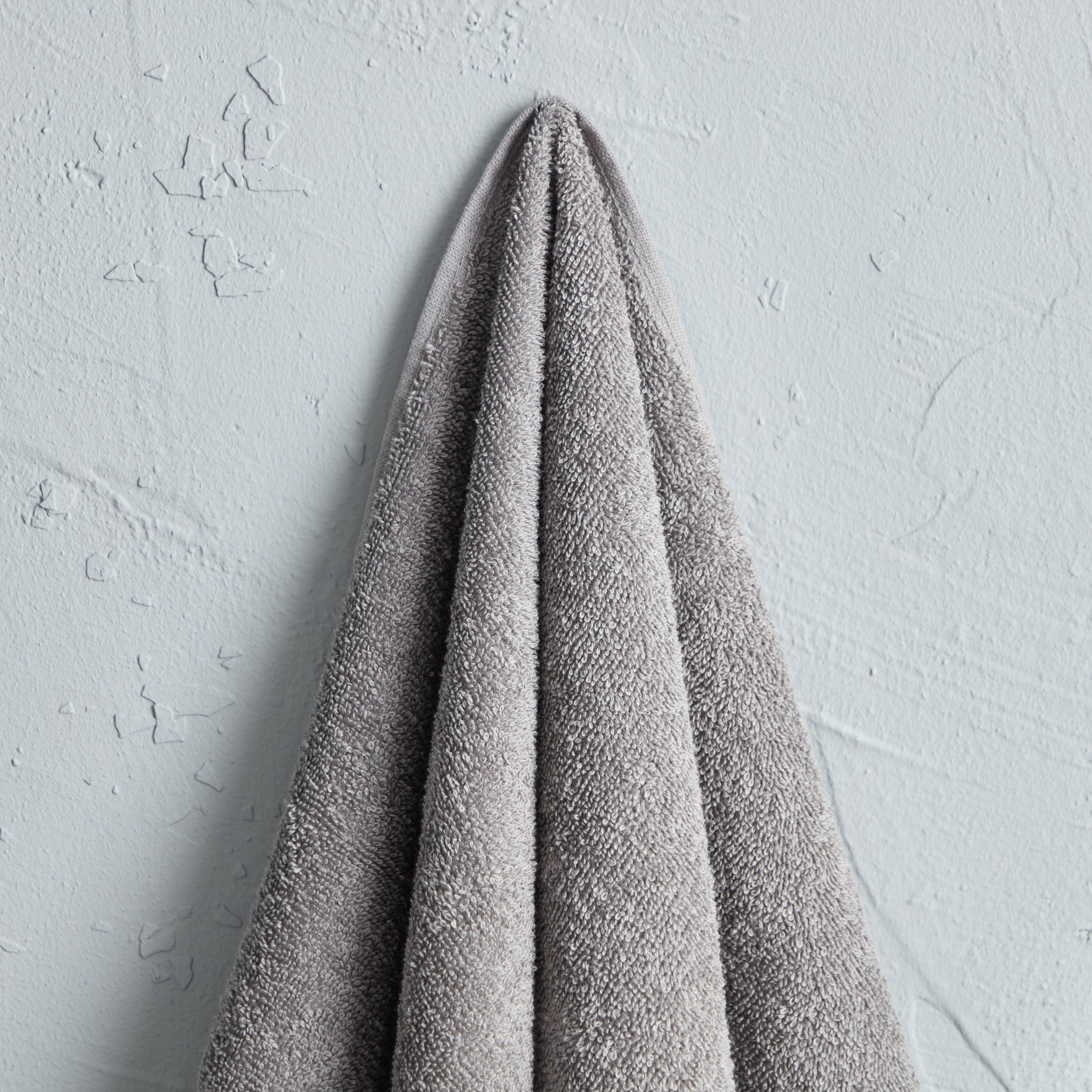 منشفة يد ممشطة من إسنشيال - 50x90 سم-hbxbathroom-bathroomtextiles-image-2