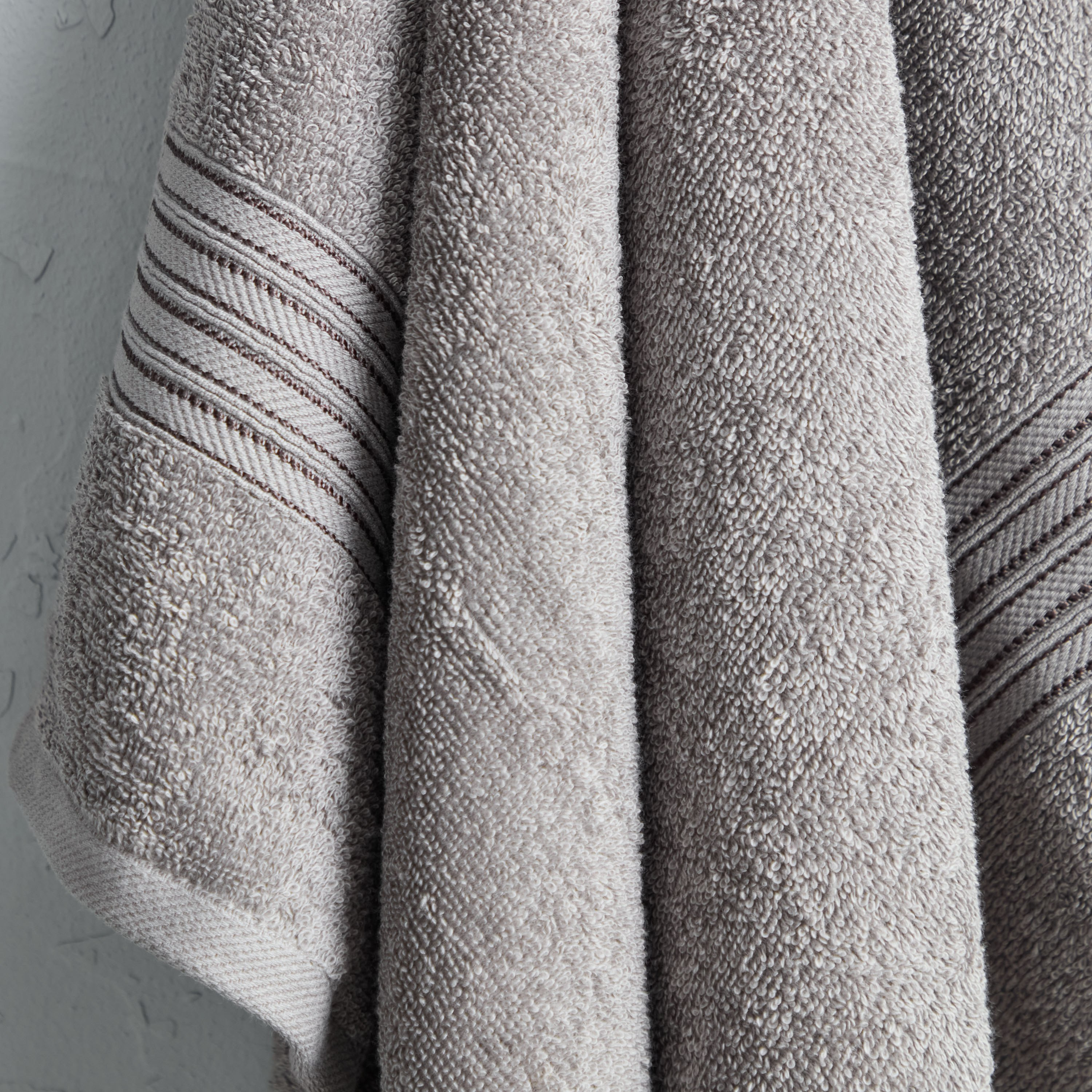 منشفة يد ممشطة من إسنشيال - 50x90 سم-hbxbathroom-bathroomtextiles-image-3