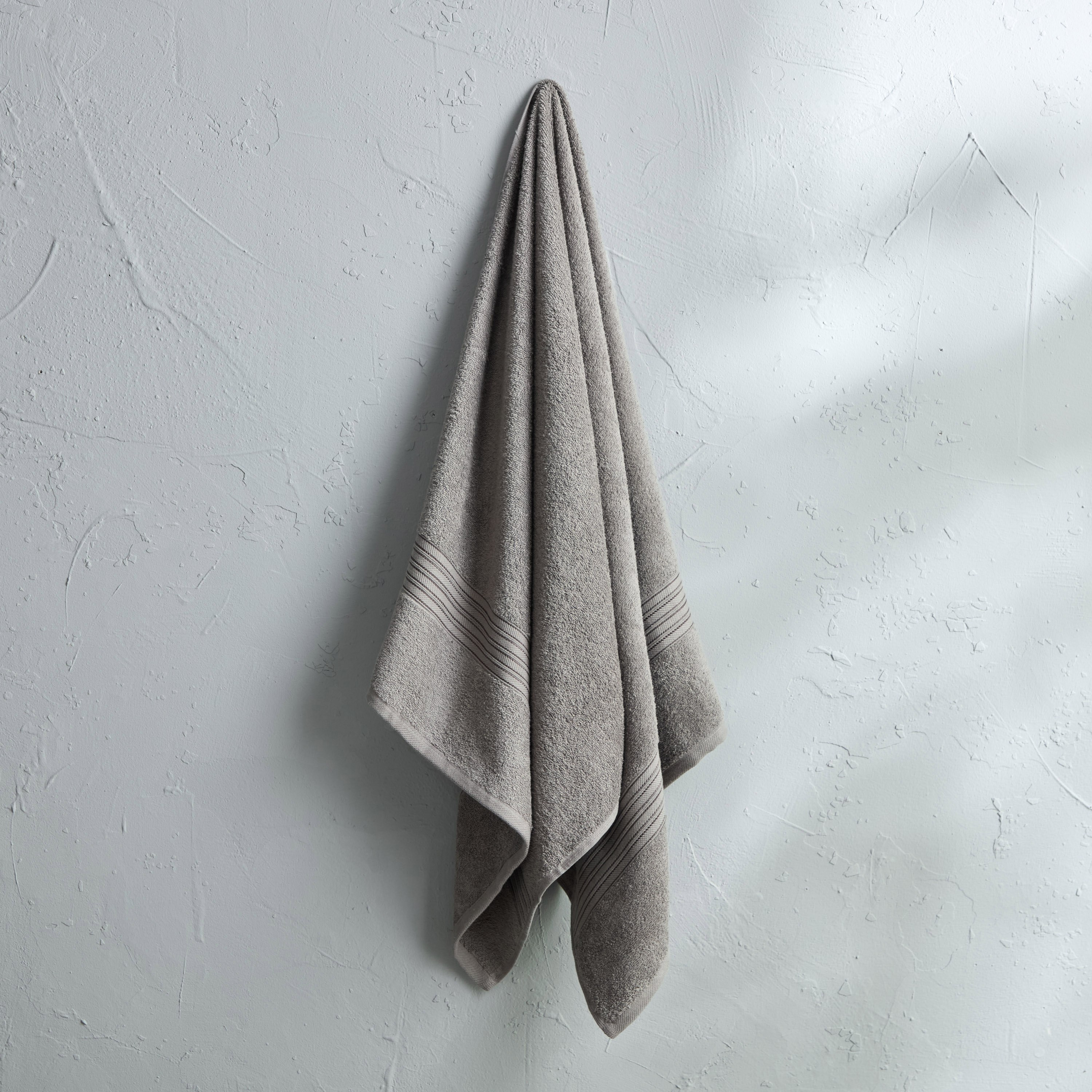 منشفة حمام ممشطة من إسنشيال- 70x140 سم-hbxbathroom-bathroomtextiles-image-1