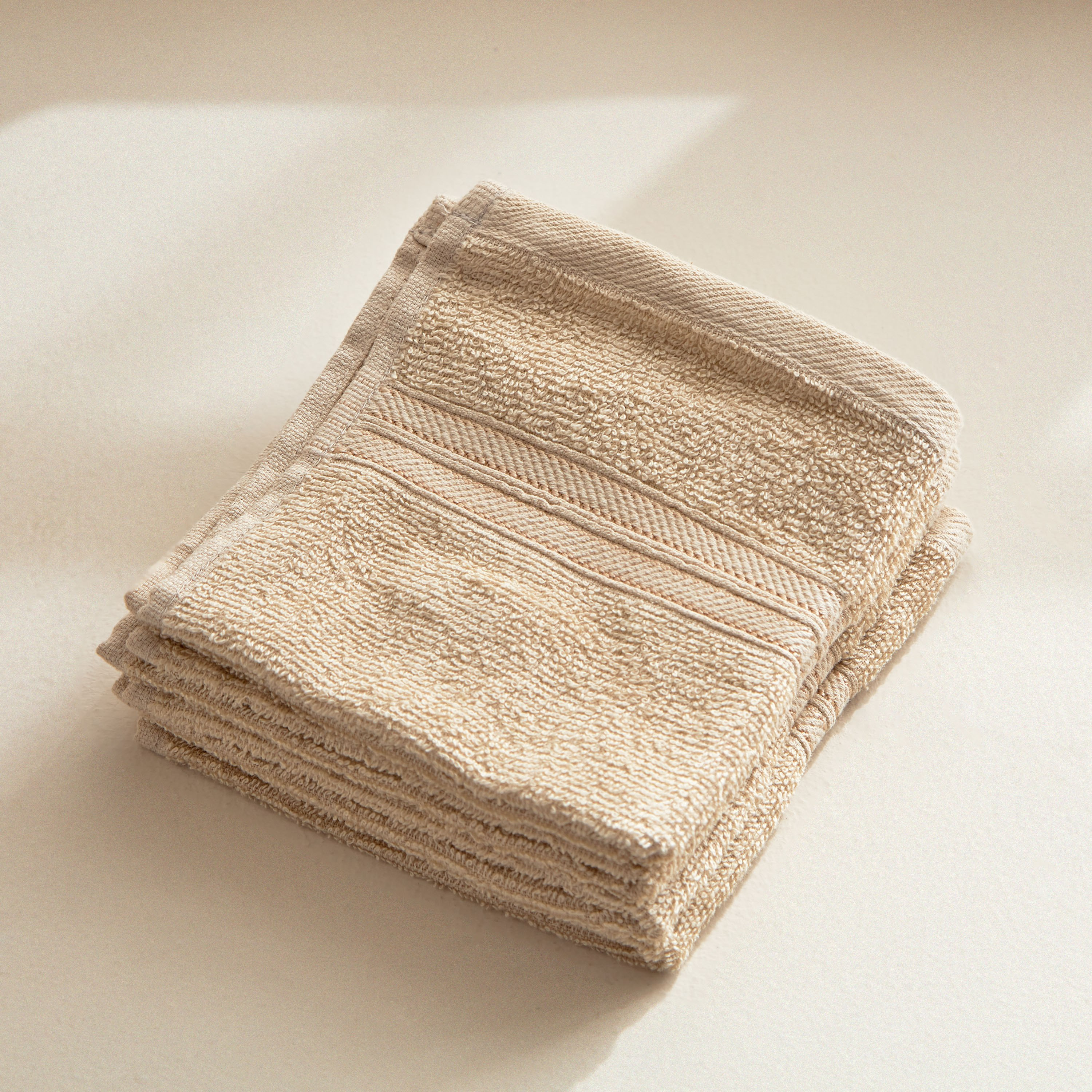 طقم مناشف وجه ممشطة 4 قطع من إسنشيال- 30x30 سم-hbxbathroom-bathroomtextiles-image-1