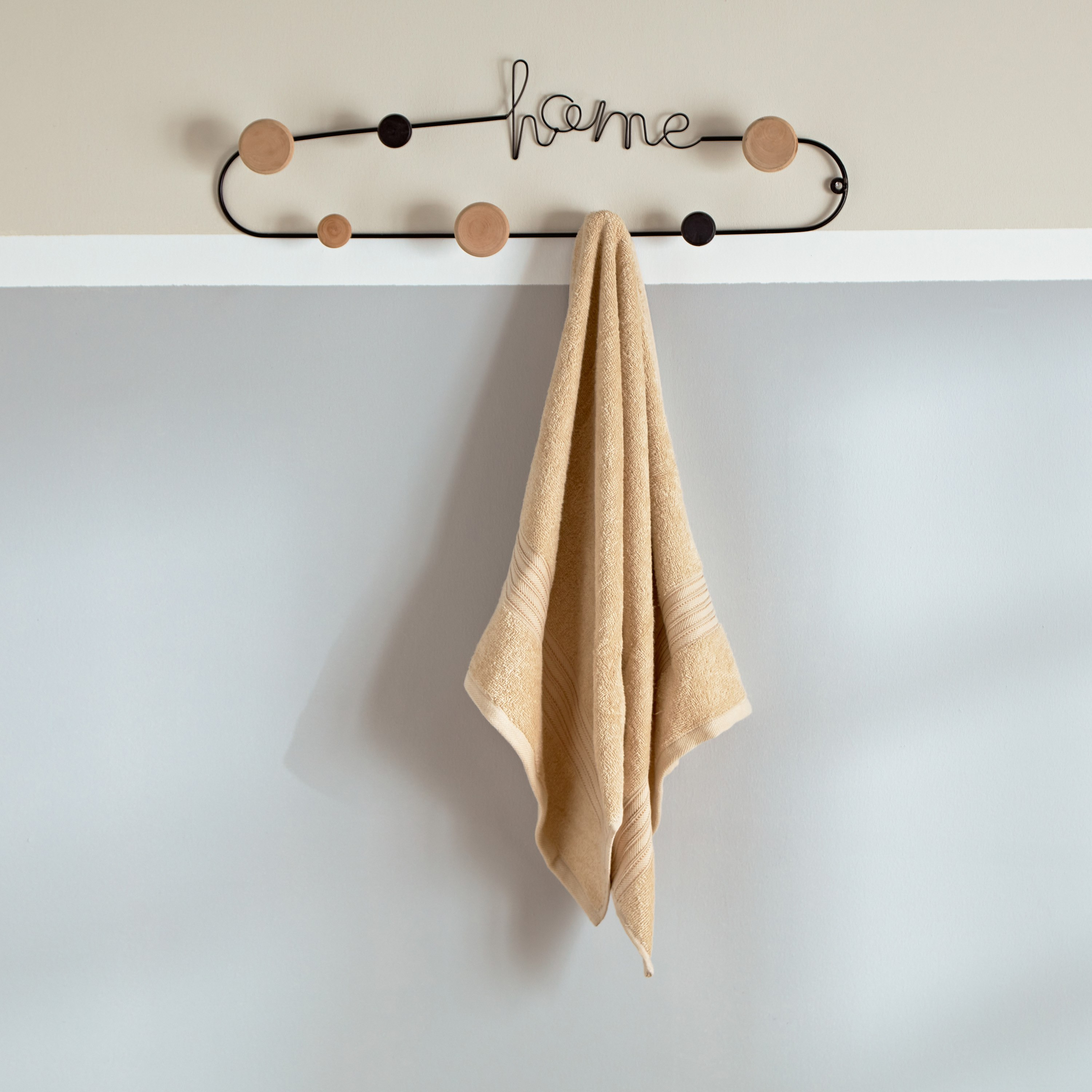 منشفة يد ممشطة من إسنشيال - 50x90 سم-hbxbathroom-bathroomtextiles-image-1
