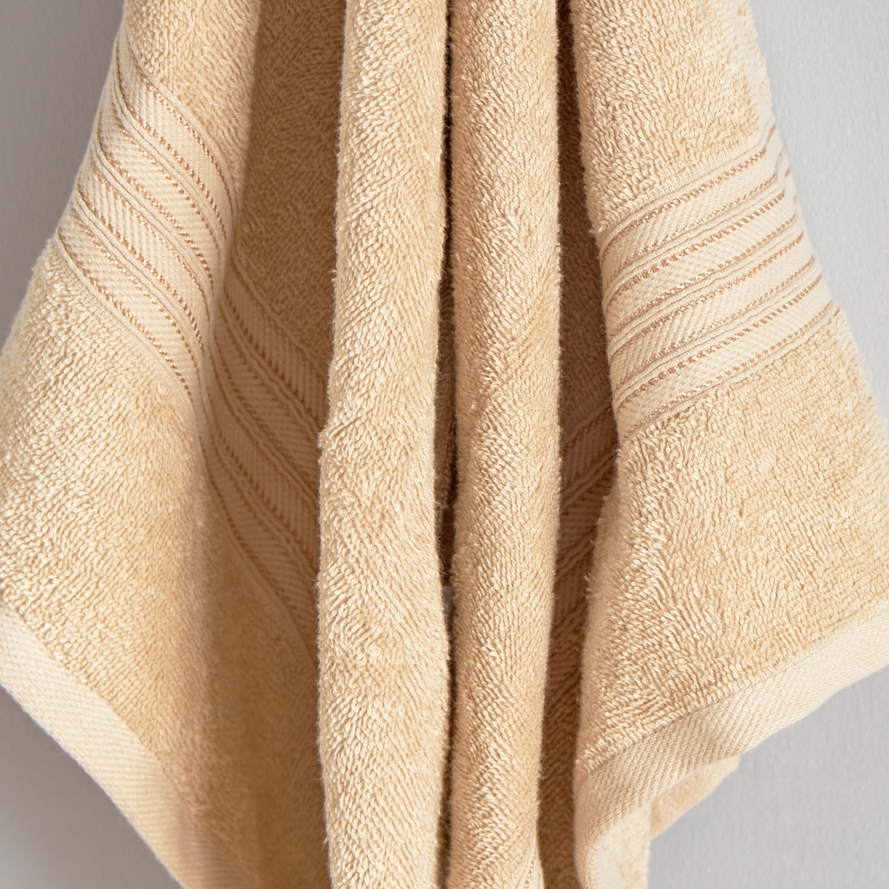 منشفة يد ممشطة من إسنشيال - 50x90 سم-hbxbathroom-bathroomtextiles-image-3