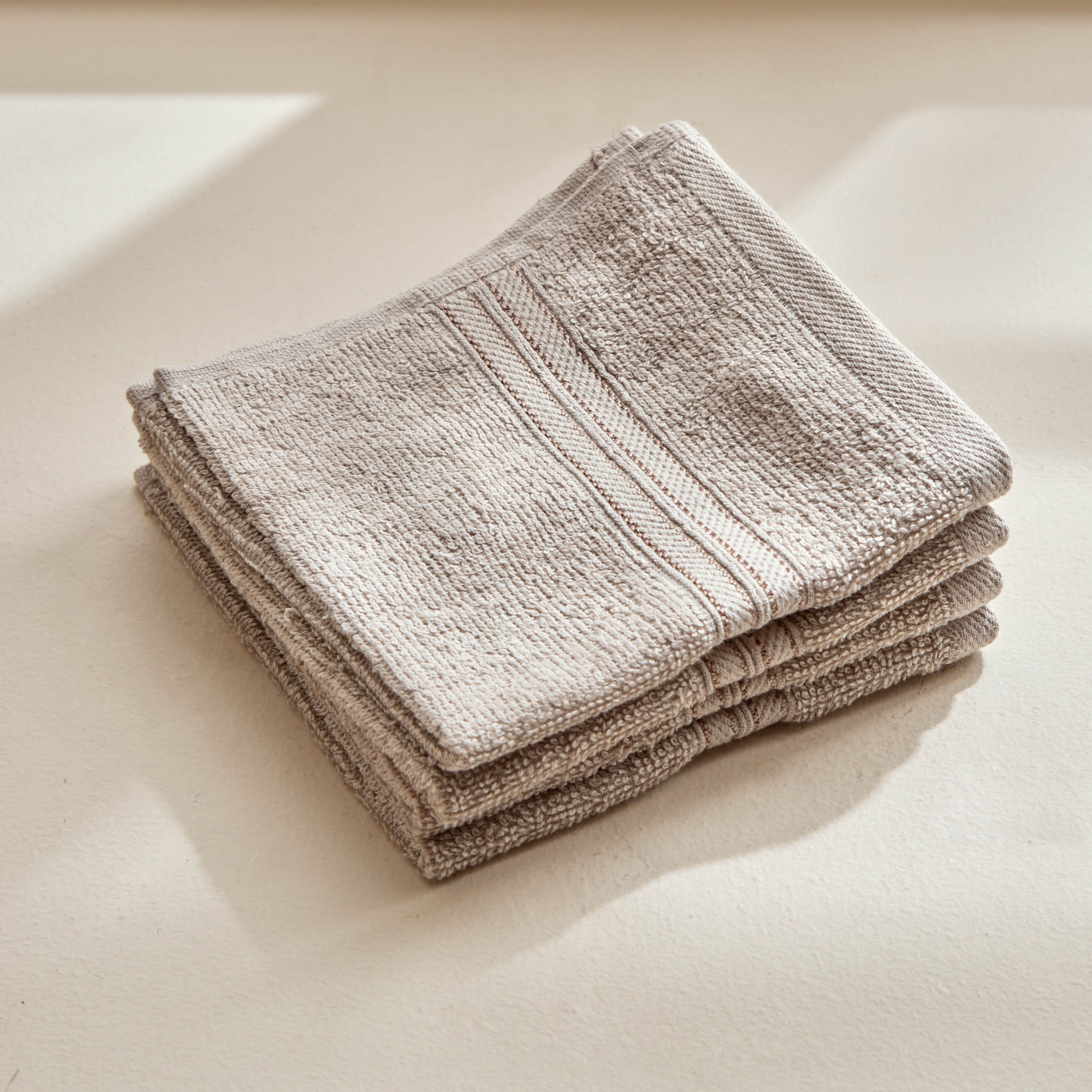 طقم مناشف وجه ممشطة 4 قطع من إسنشيال- 30x30 سم-hbxbathroom-bathroomtextiles-image-1