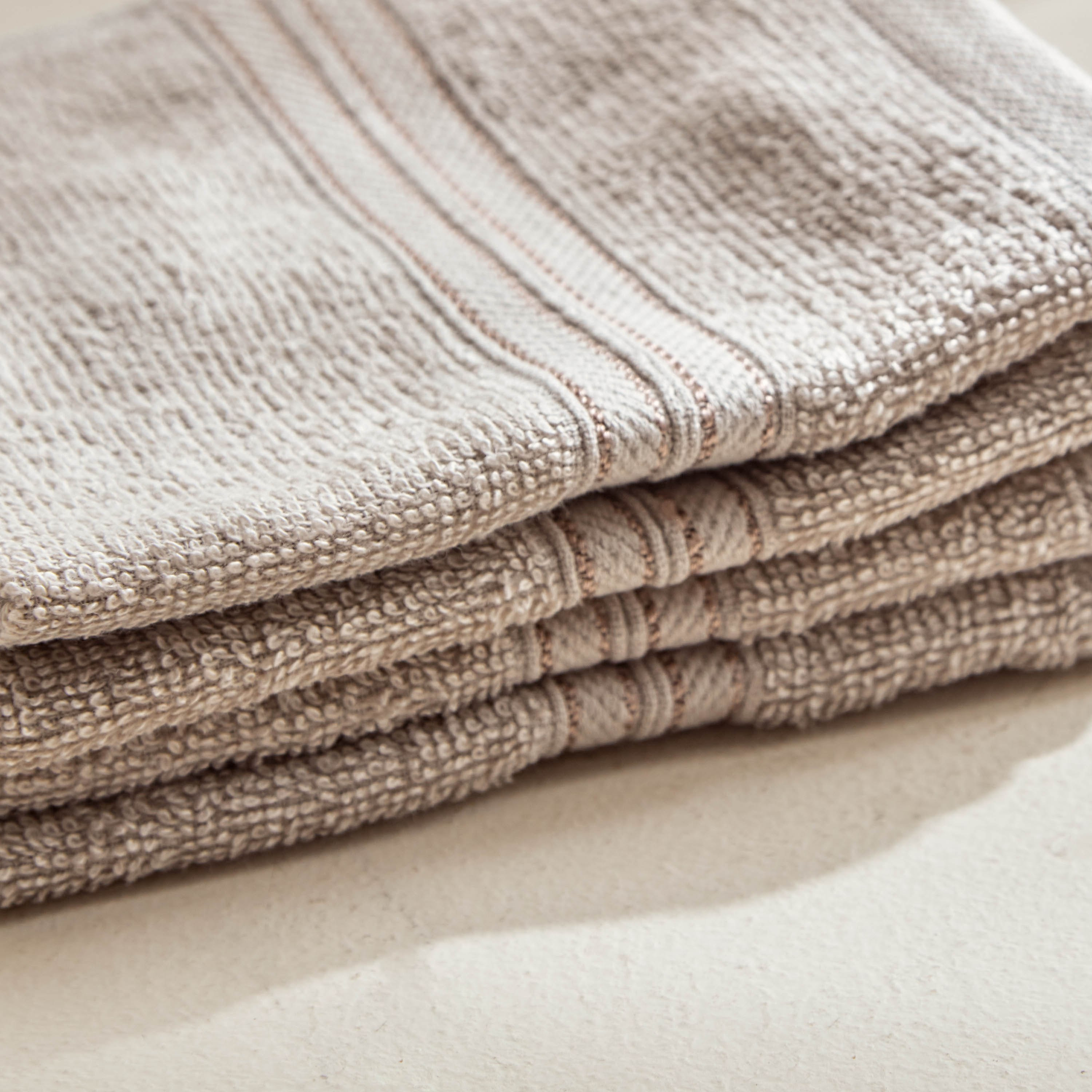 طقم مناشف وجه ممشطة 4 قطع من إسنشيال- 30x30 سم-hbxbathroom-bathroomtextiles-image-2