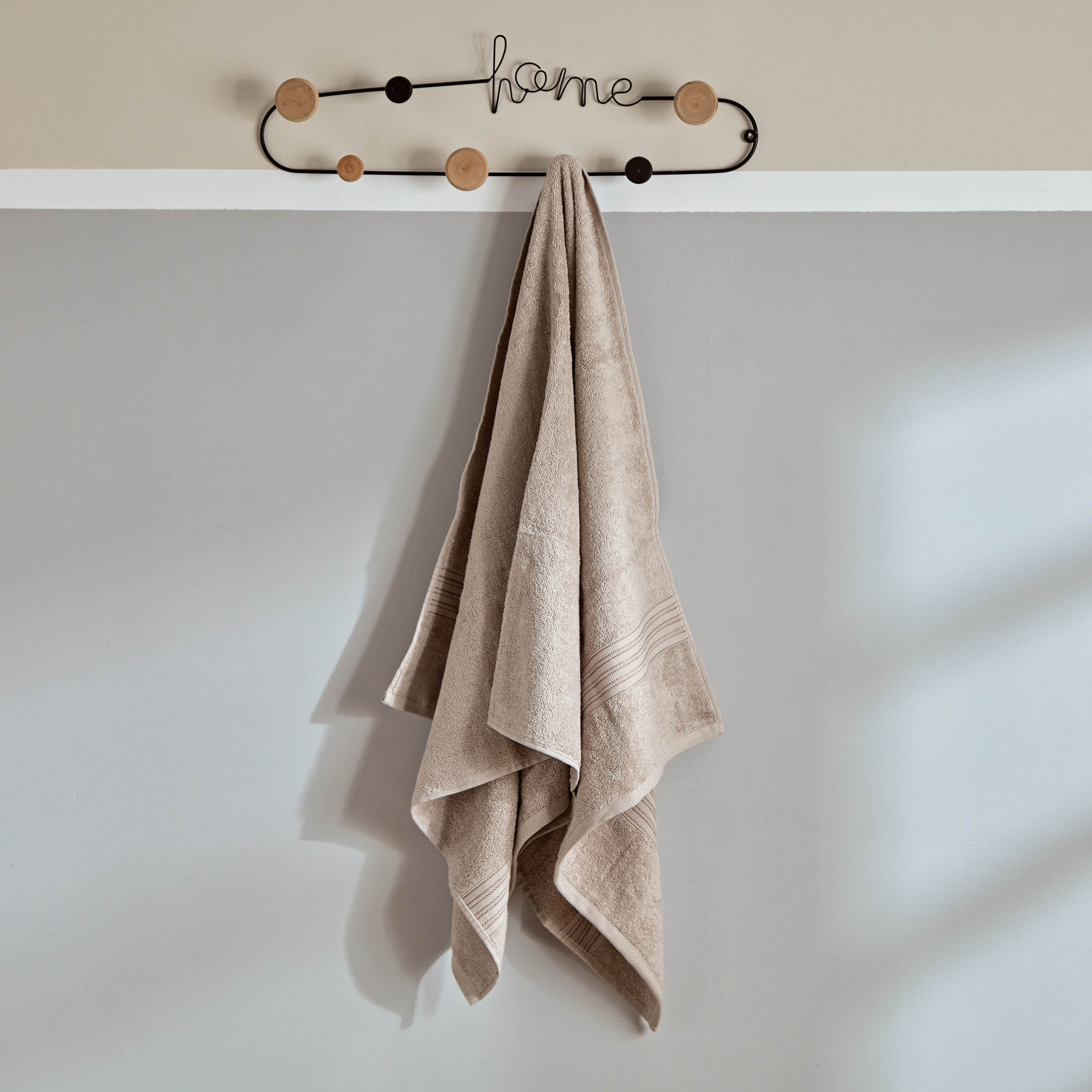 منشفة حمام ممشطة من إسنشيال- 70x140 سم-hbxbathroom-bathroomtextiles-image-1