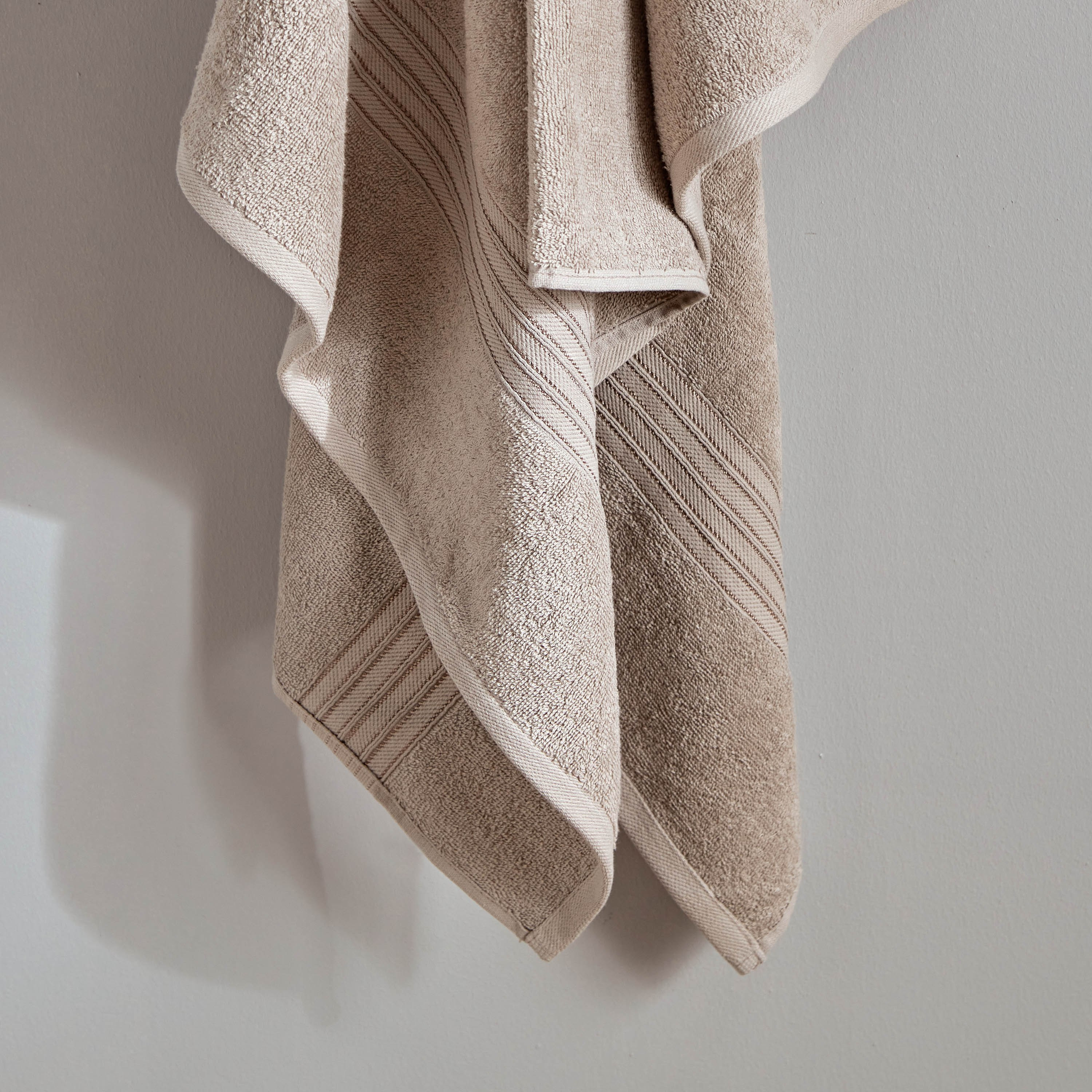 منشفة حمام كبيرة ممشطة من إسنشيال - 90x150 سم-hbxbathroom-bathroomtextiles-image-4