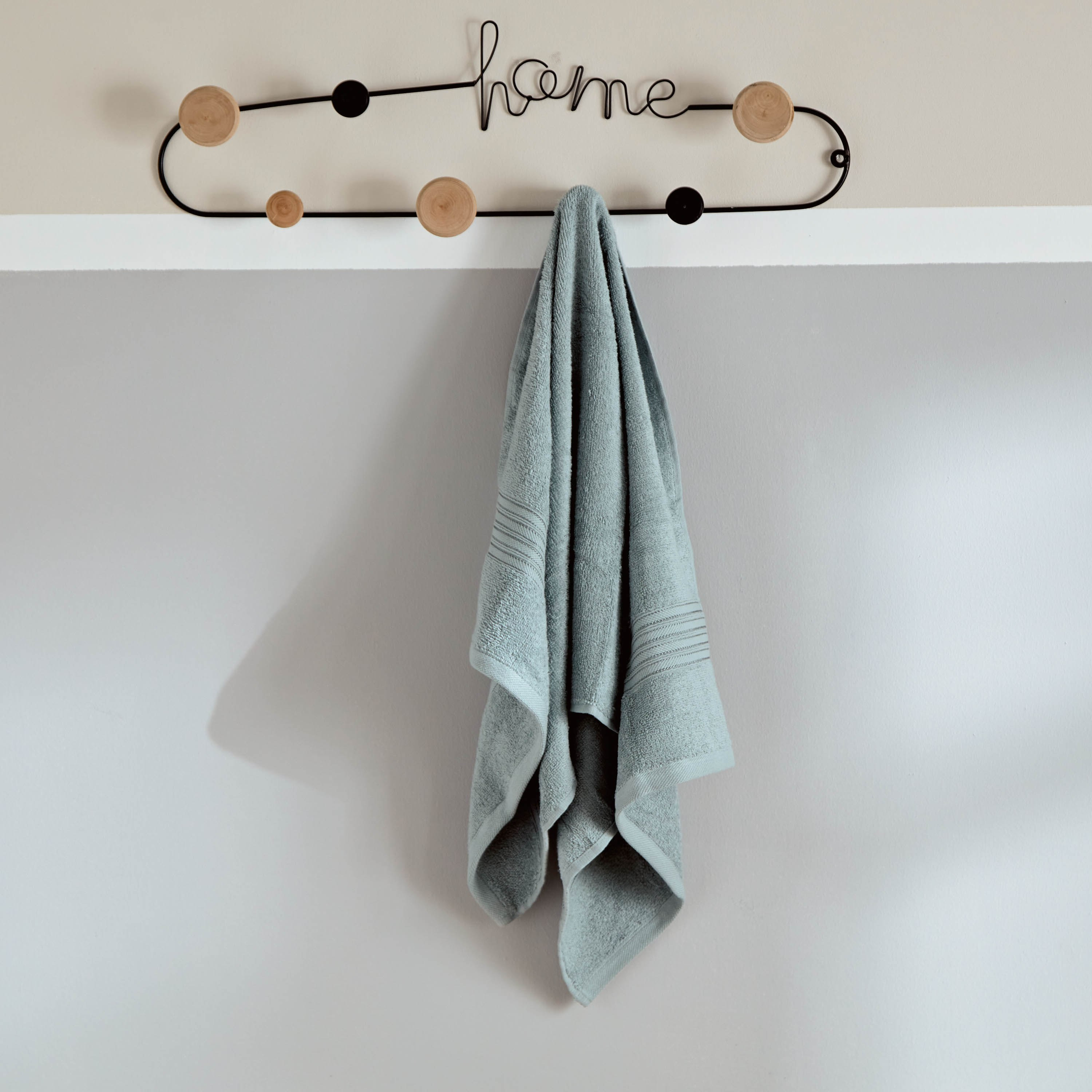 منشفة يد ممشطة من إسنشيال - 50x90 سم-hbxbathroom-bathroomtextiles-image-1