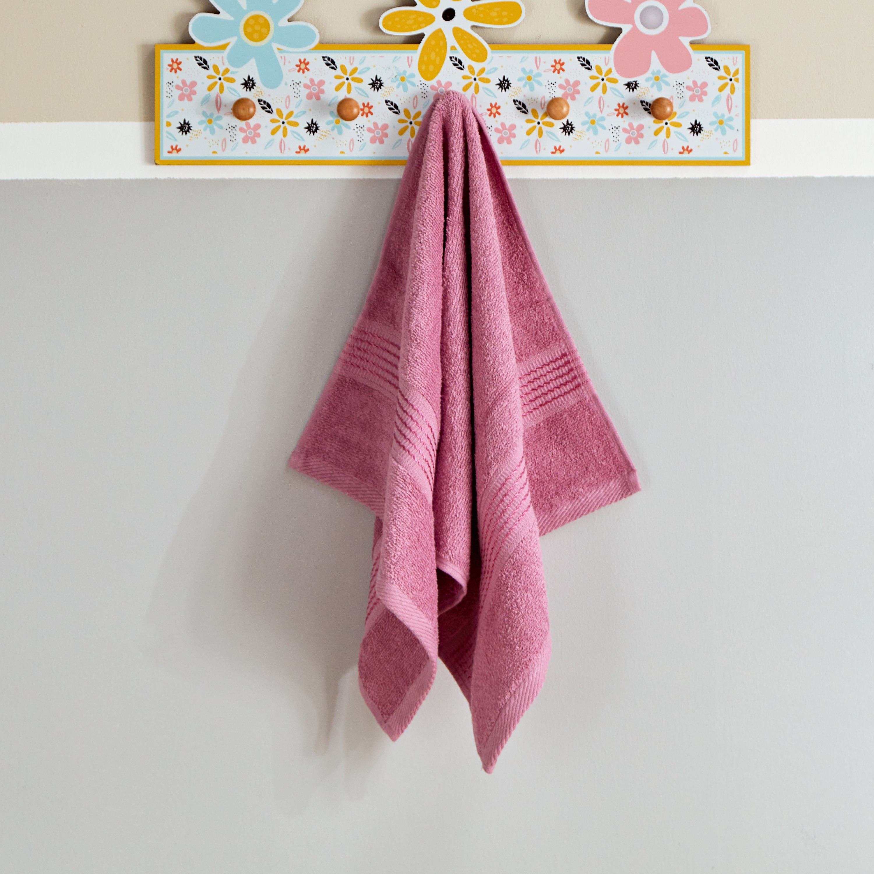 Snoopy Kids Carded Hand Towel - 40x70 cm-hbxhomeware-hbxkidsandyouth-image-1