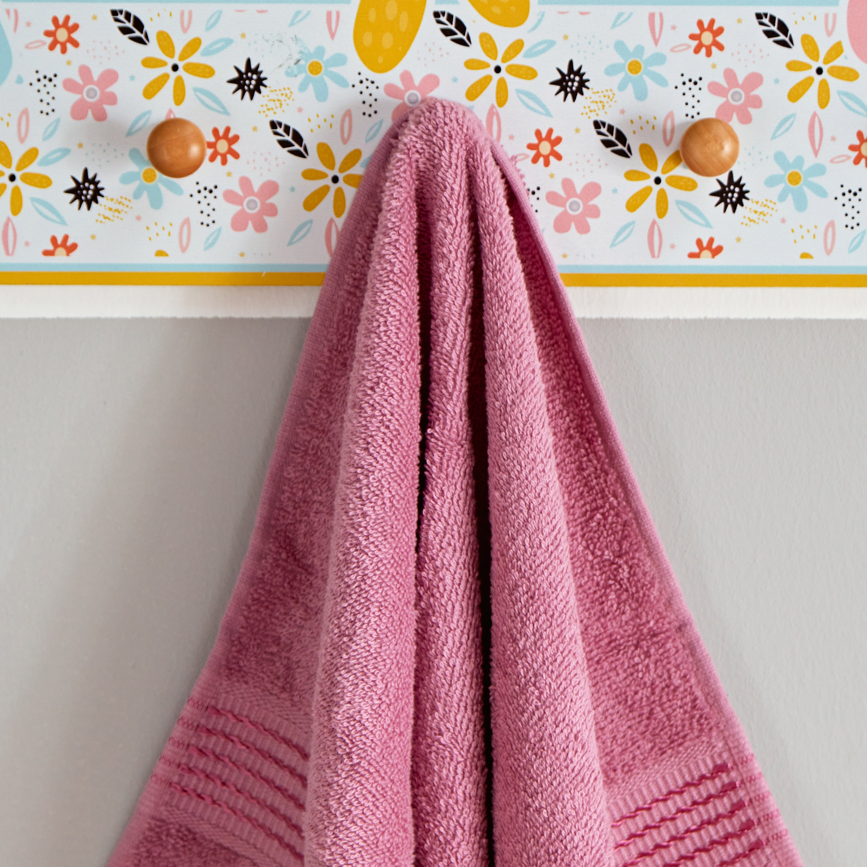 Snoopy Kids Carded Hand Towel - 40x70 cm-hbxhomeware-hbxkidsandyouth-image-2