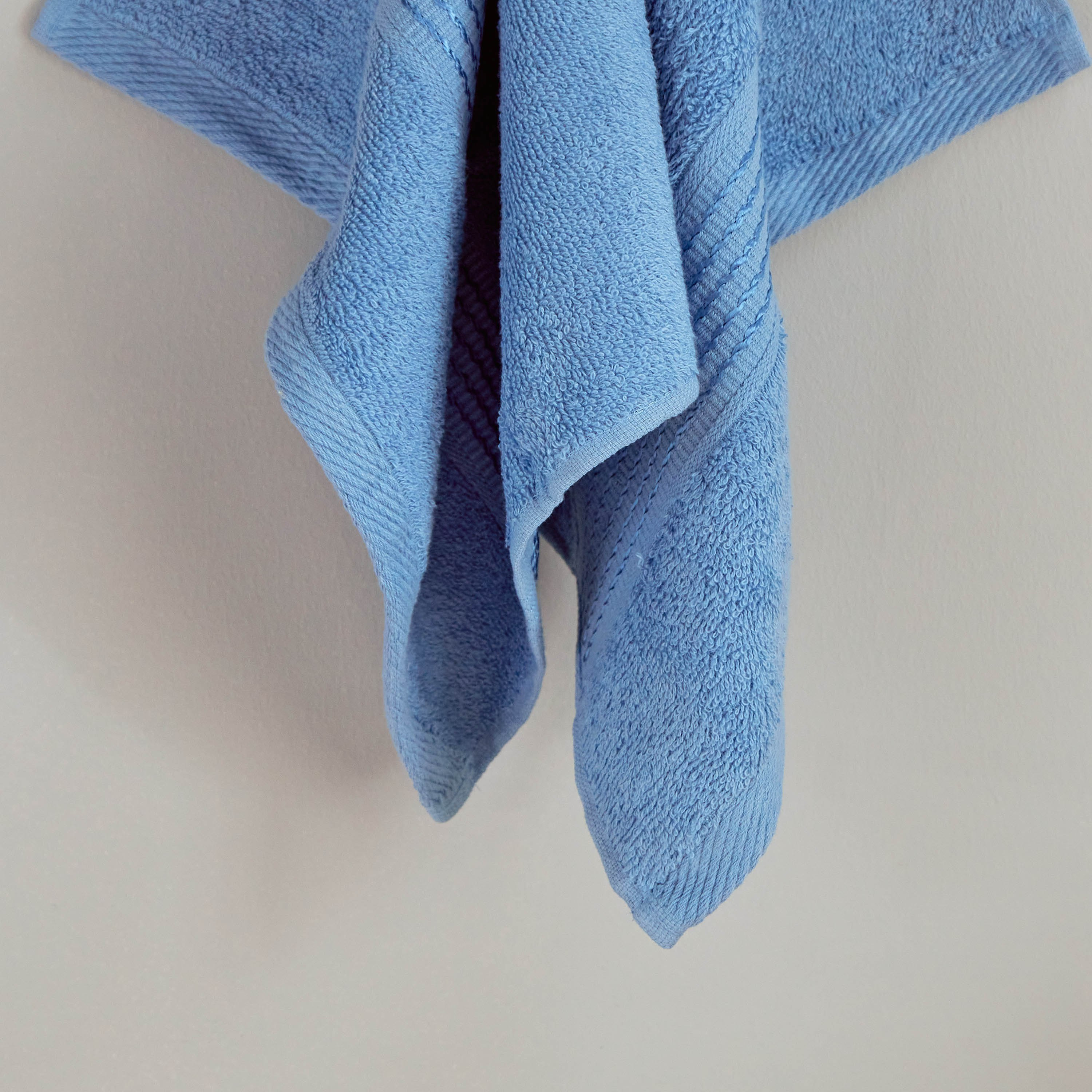 Snoopy Kids Carded Hand Towel - 40x70 cm-hbxhomeware-hbxkidsandyouth-image-5