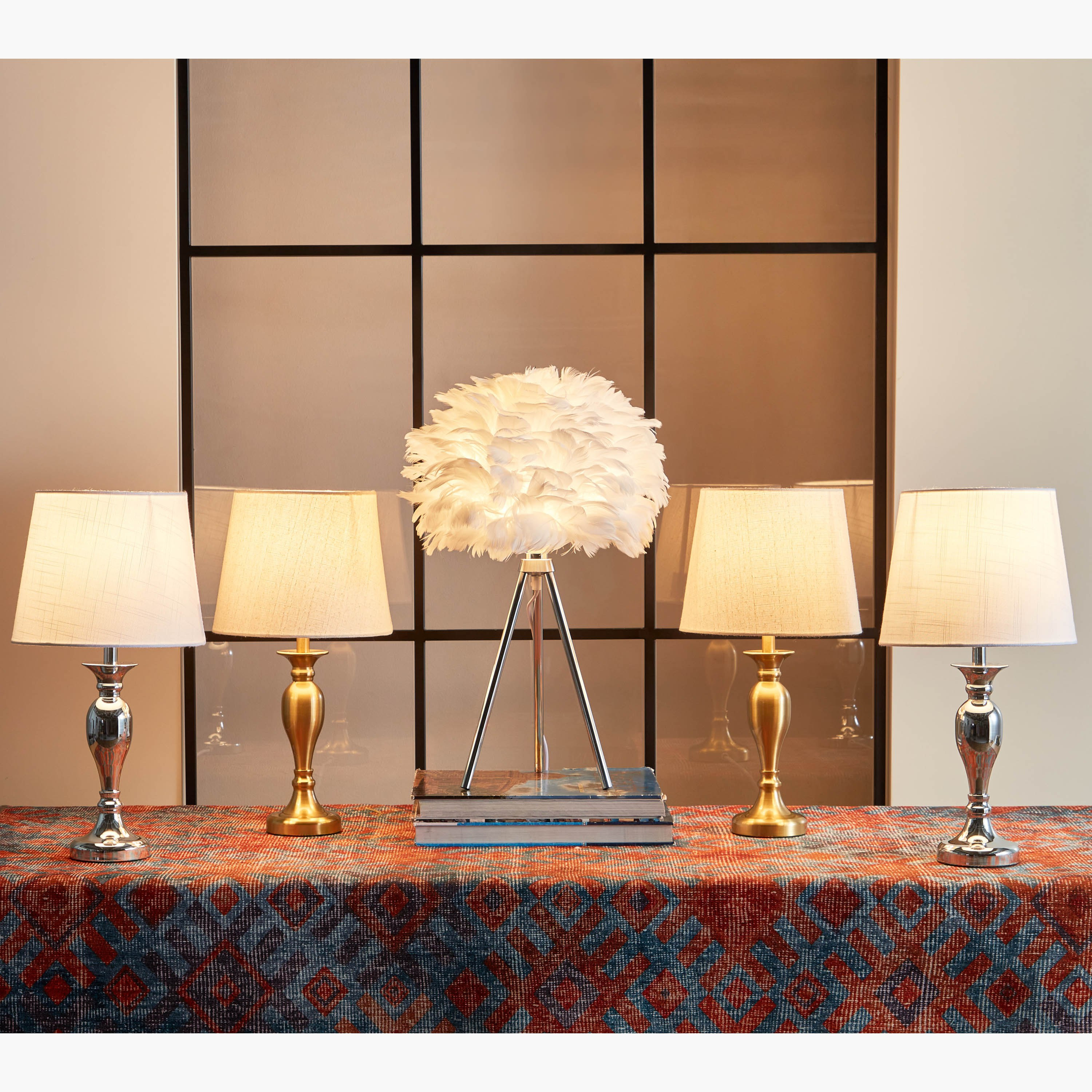مصباح ترايبود معدني بغطاء ريش من سكوتيا - 32x51 سم-hbxlivingroom-lighting-tablelamps-image-6