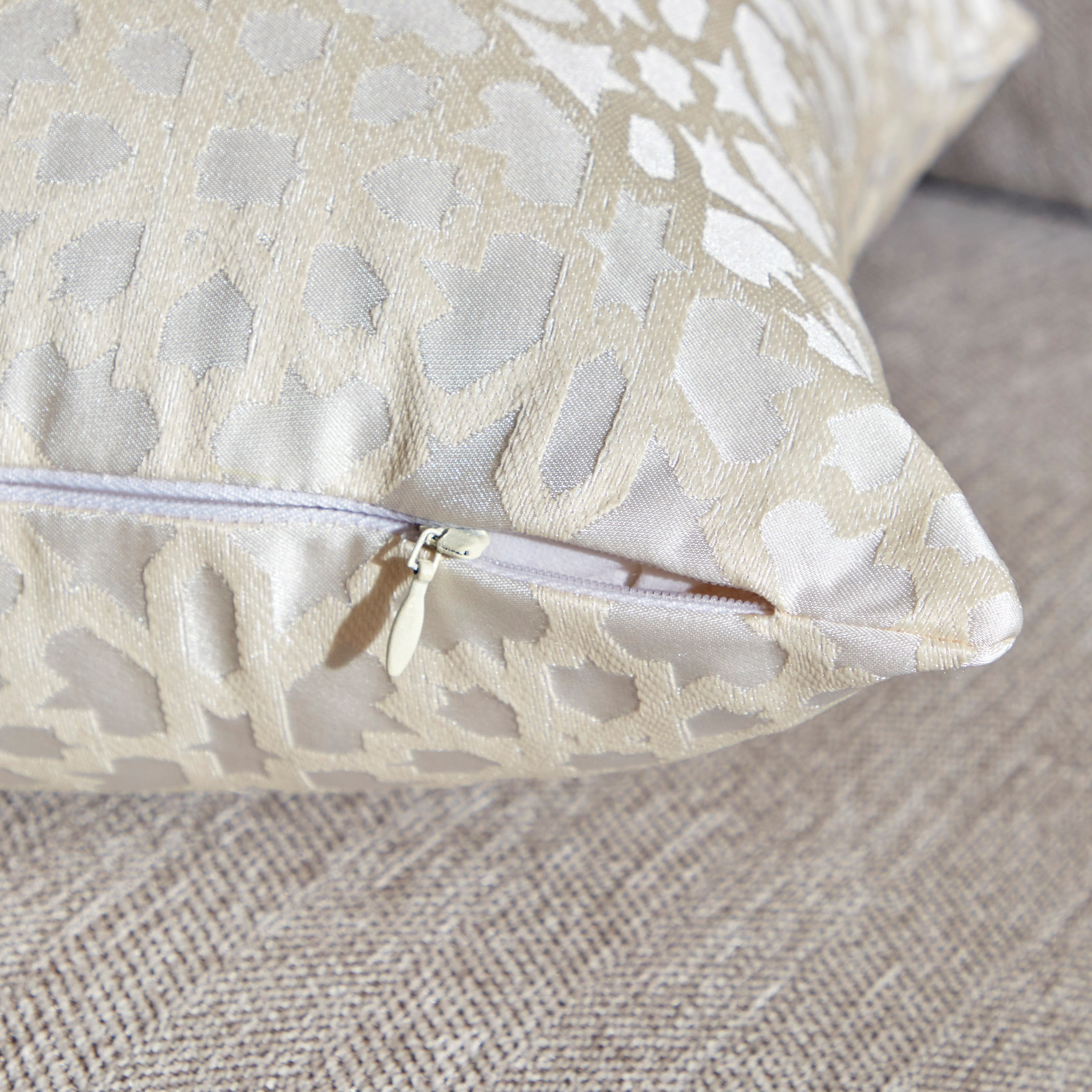 طقم غطاء وسادة جاكارد  قطعتين من زايلا - 33x48 سم-hbxhomeware-cushionsandcovers-cushioncovers-image-3