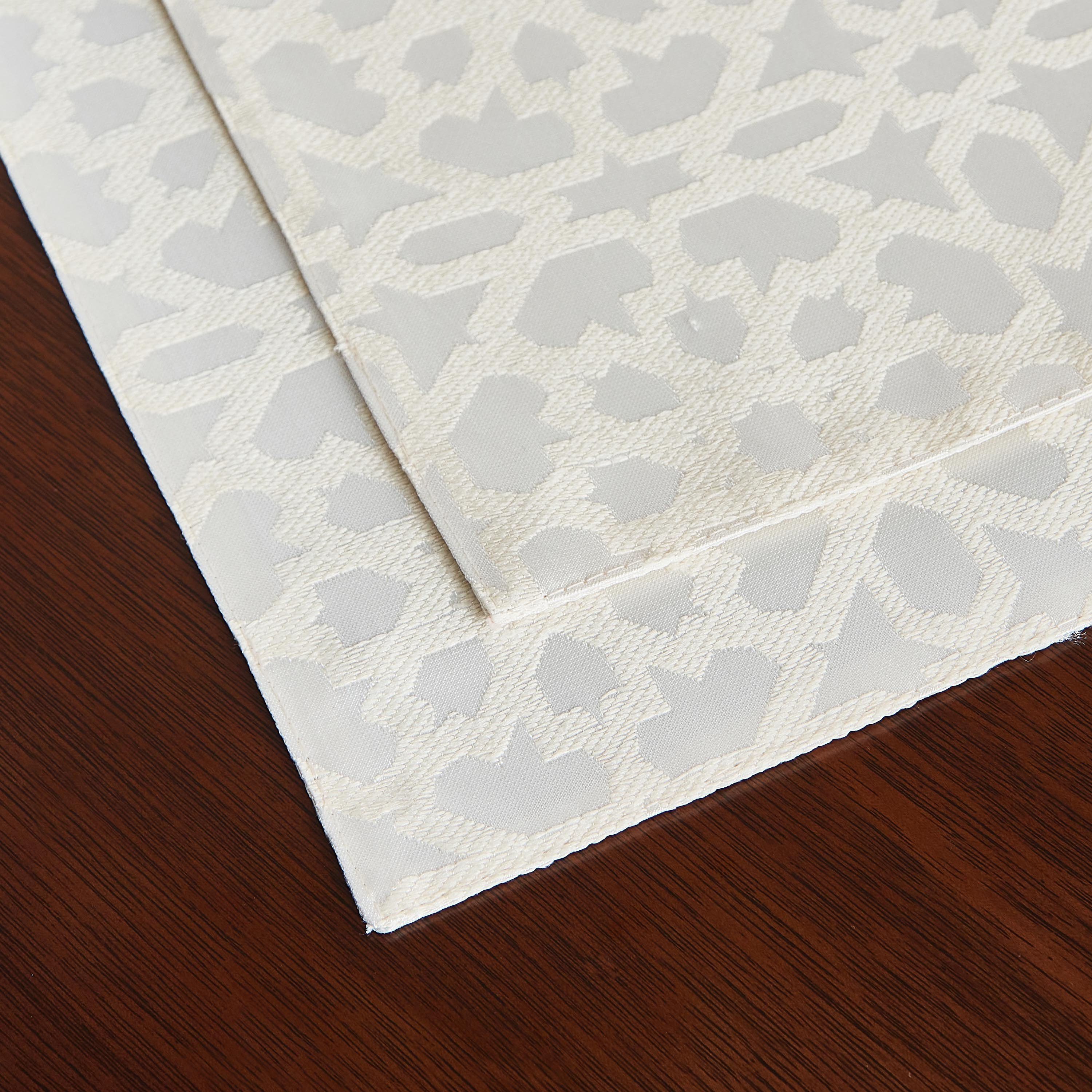 Zayla 2-Piece Reversible Jacquard Placemat Set - 33x48 cm-hbxdecorandfurnishings-homefurnishings-tablelinens-image-3