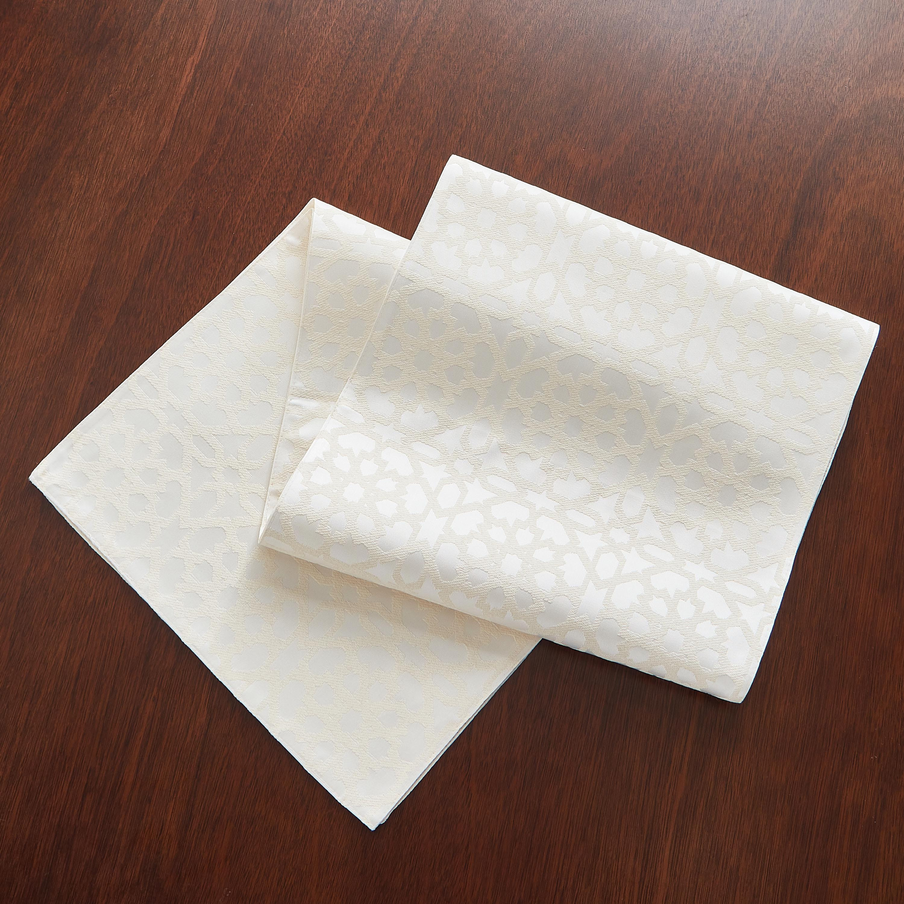 مفرش طاولة جاكار من زايلا - 33x180 سم-hbxdecorandfurnishings-homefurnishings-tablelinens-image-2