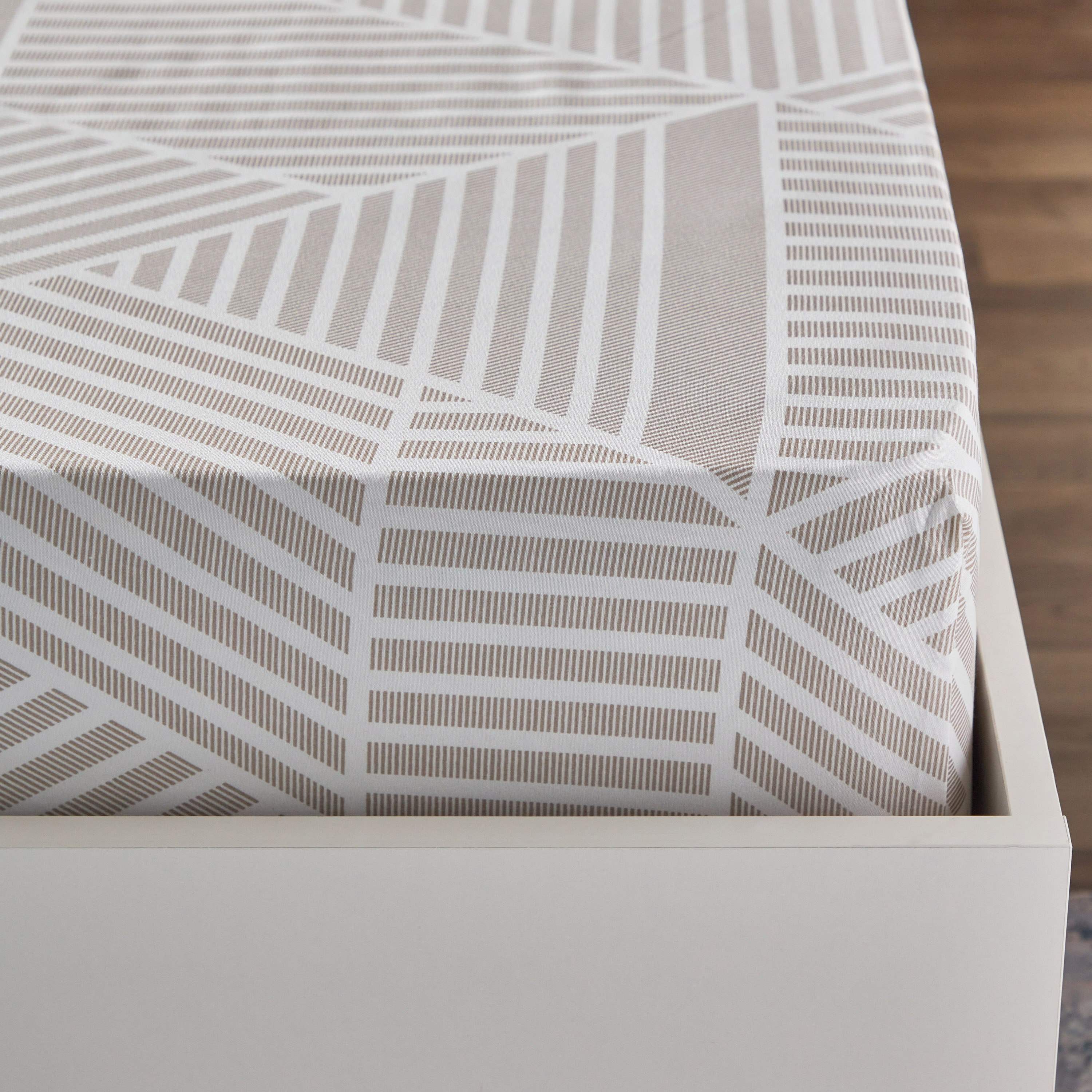 شرشف مطاطي كينج ألياف دقيقة بطبعات من أتلانتا - 180x200+25 سم-hbxhomeware-hbxbedroom-image-5
