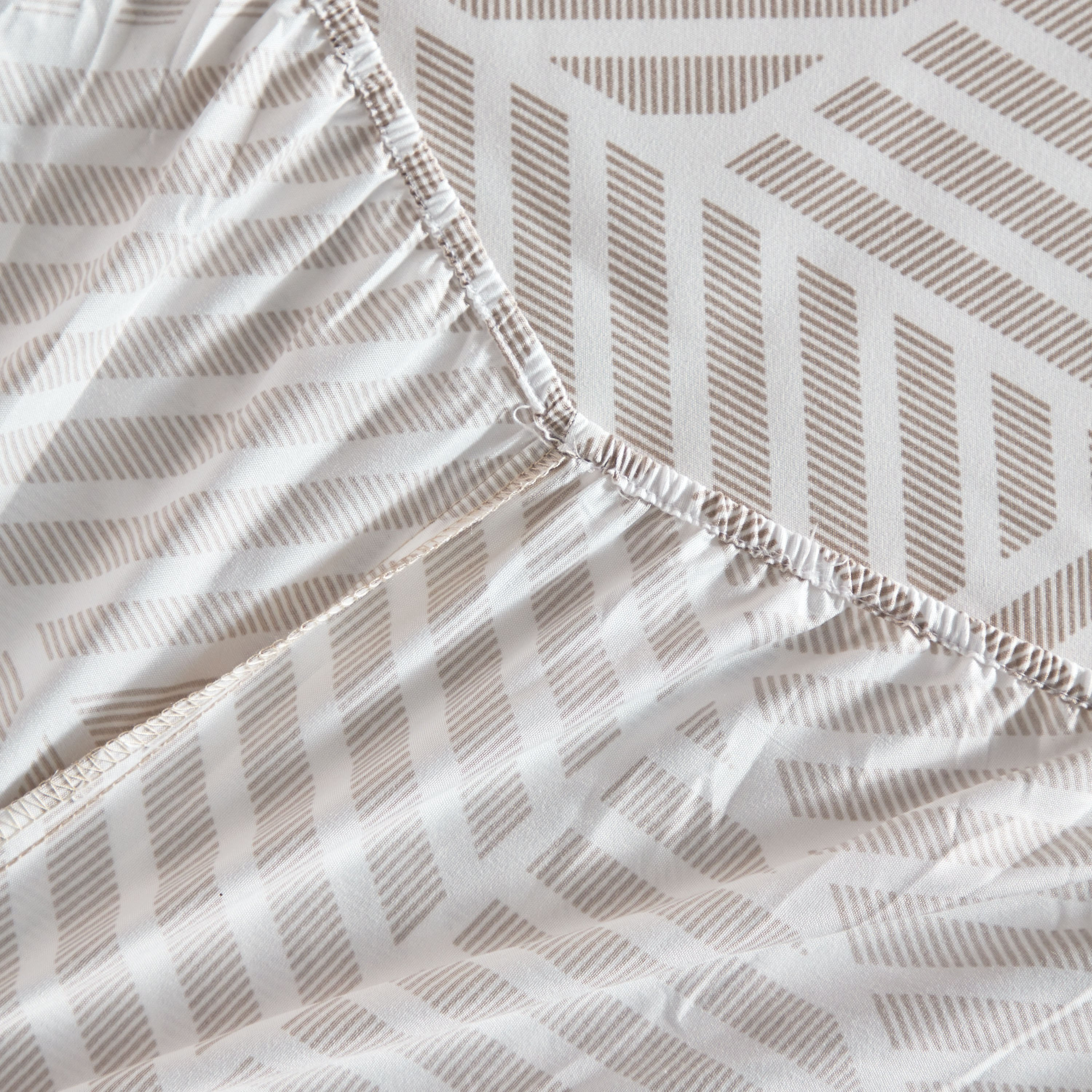 شرشف مطاطي كينج ألياف دقيقة بطبعات من أتلانتا - 180x200+25 سم-hbxhomeware-hbxbedroom-image-6