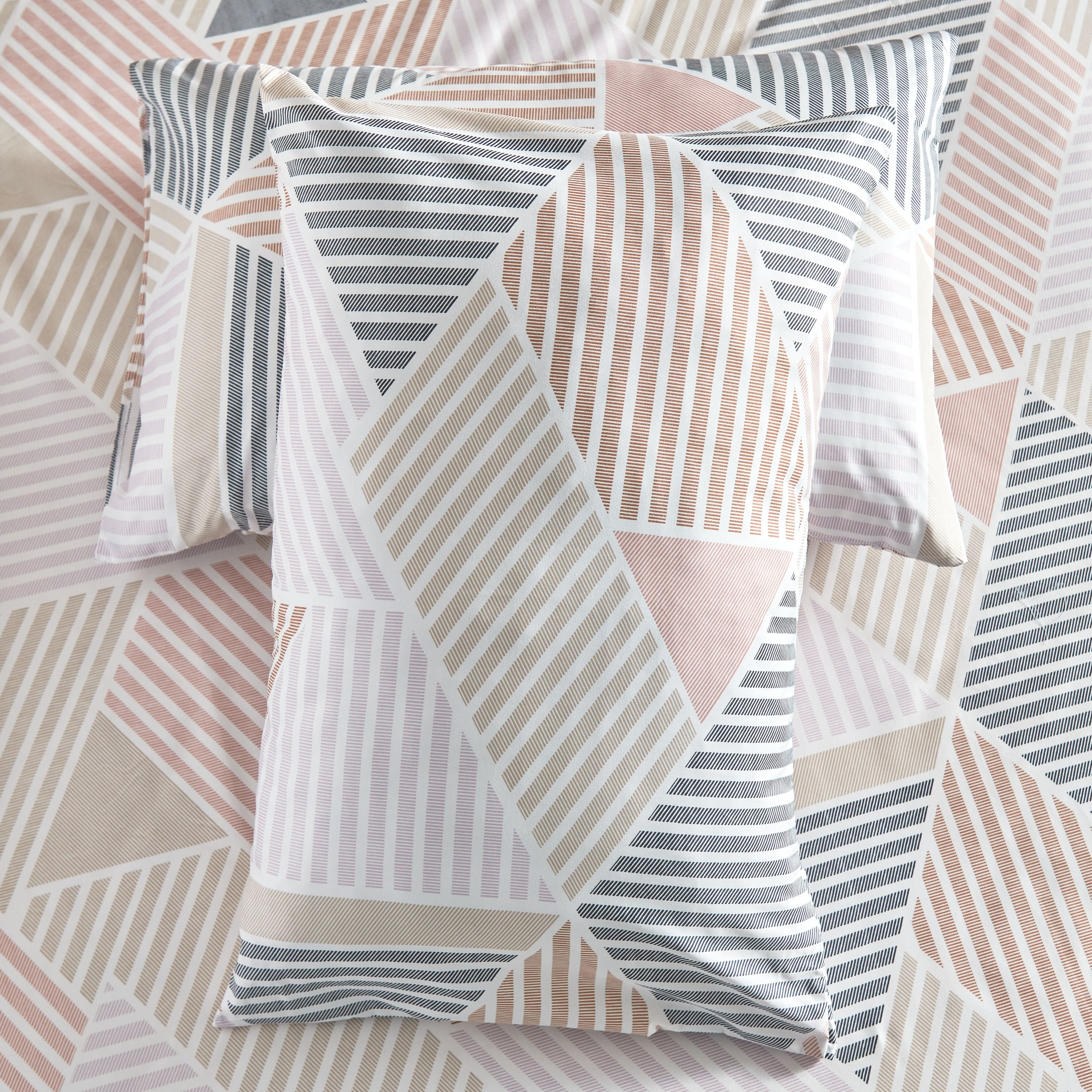 طقم شرشف مسطح كينج ألياف دقيقة 3 قطع بطبعات من أتلانتا - 240x260 سم-hbxhomeware-hbxbedroom-image-7