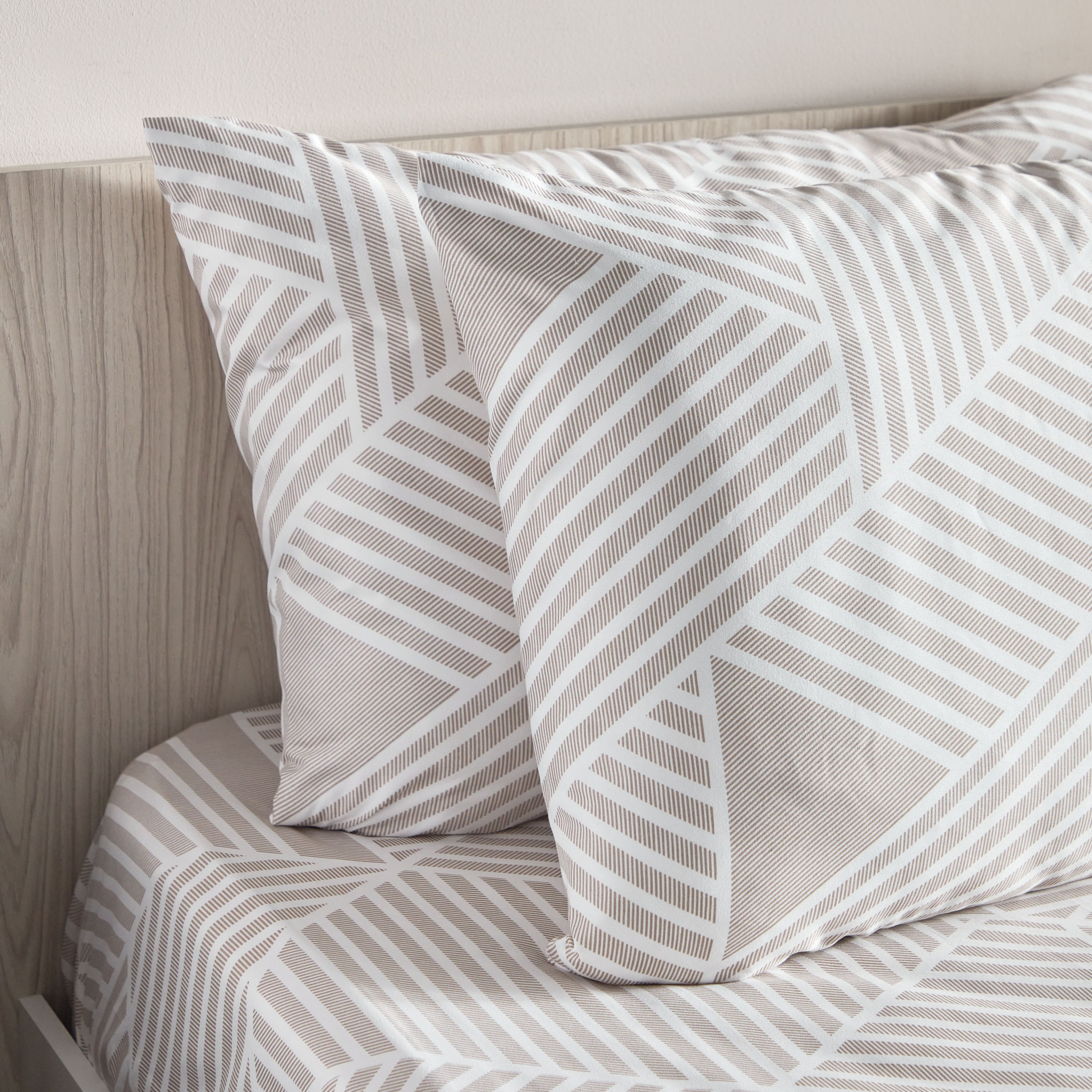 طقم غطاء وسادة ألياف دقيقة بطبعات قطعتين من أتلانتا - 50x75 سم-hbxhomeware-hbxbedroom-image-3