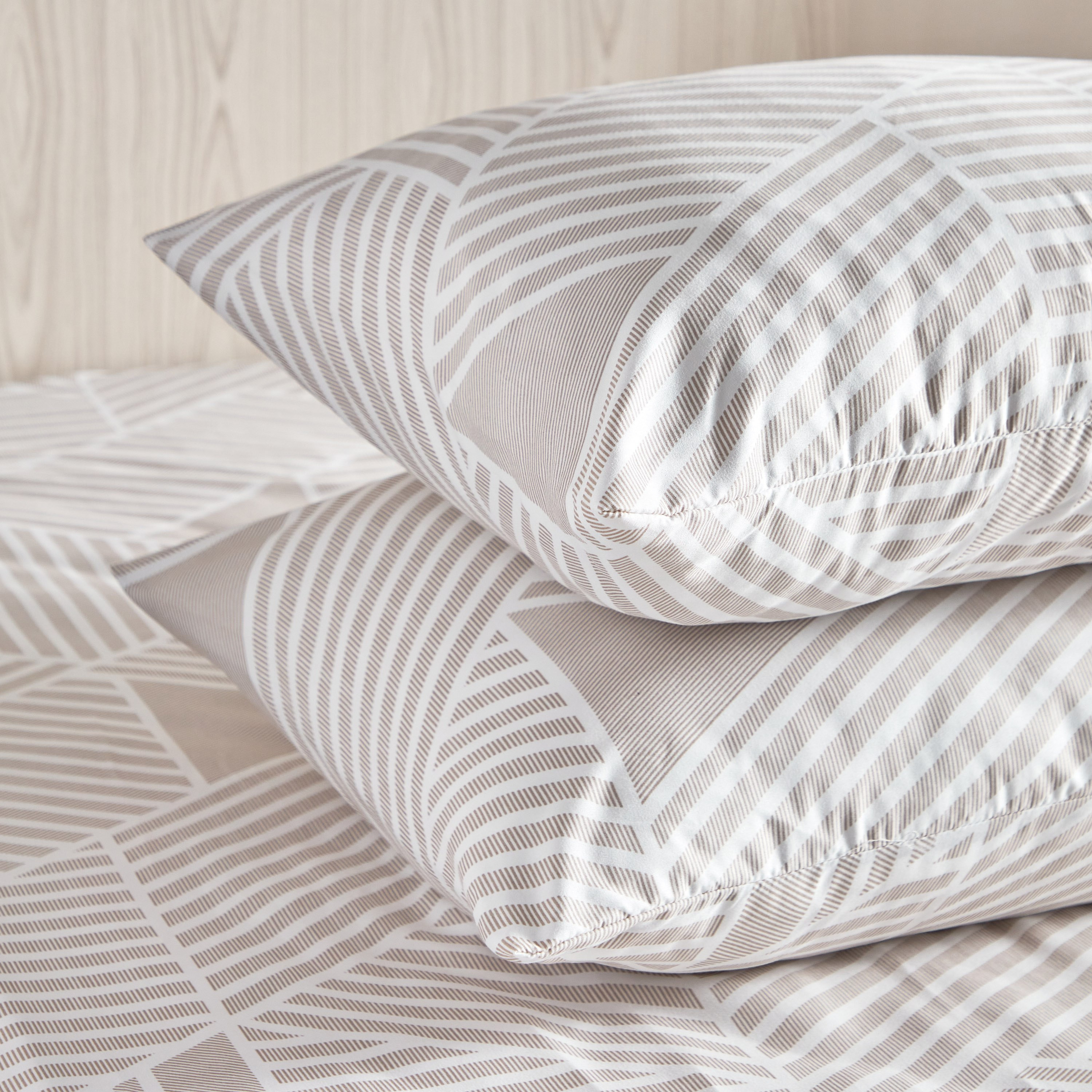 طقم غطاء وسادة ألياف دقيقة بطبعات قطعتين من أتلانتا - 50x75 سم-hbxhomeware-hbxbedroom-image-4