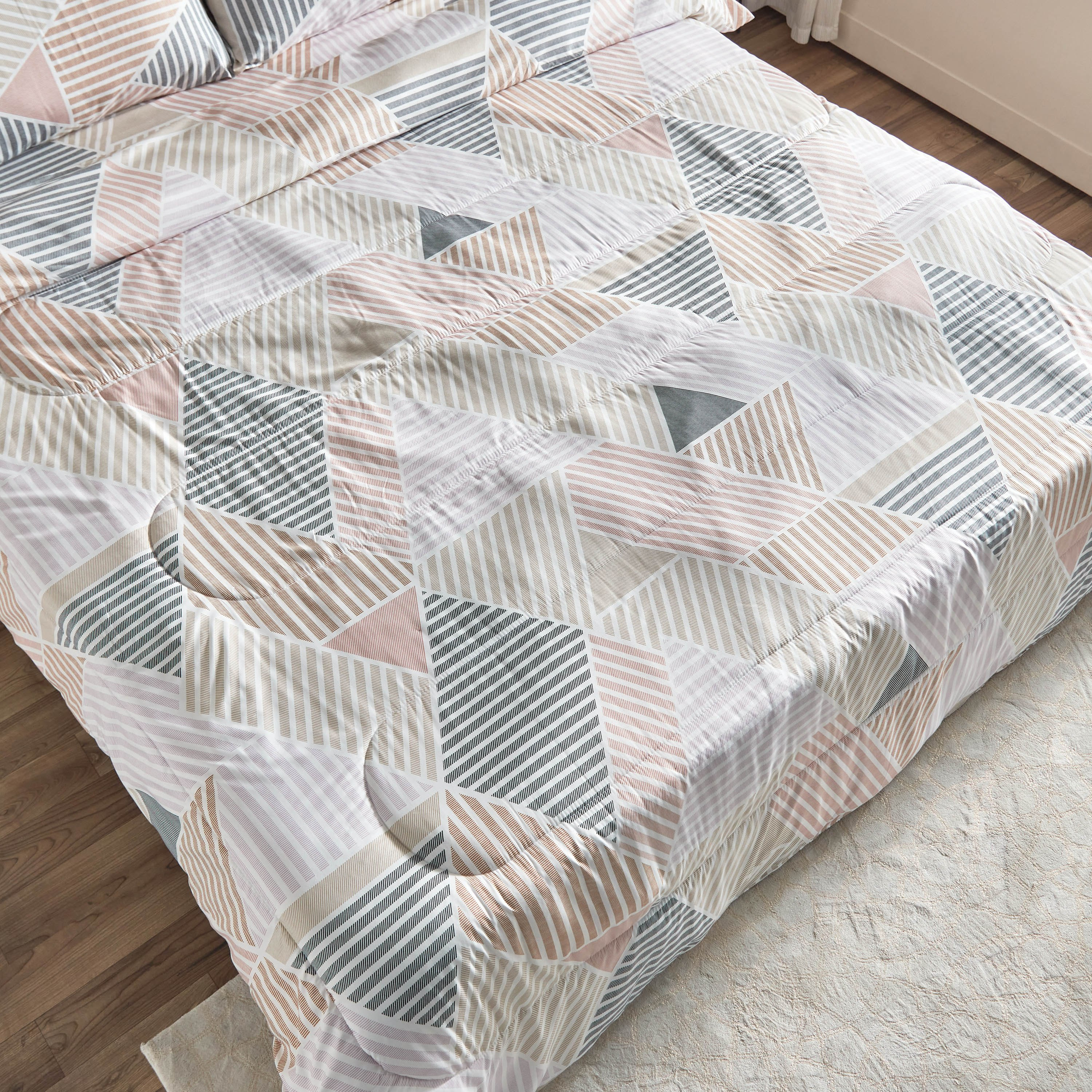 طقم لحاف كينج ألياف دقيقة بطبعات 3 قطع من أتلانتا - 220x240 سم-hbxhomeware-hbxdecorandfurnishings-image-4